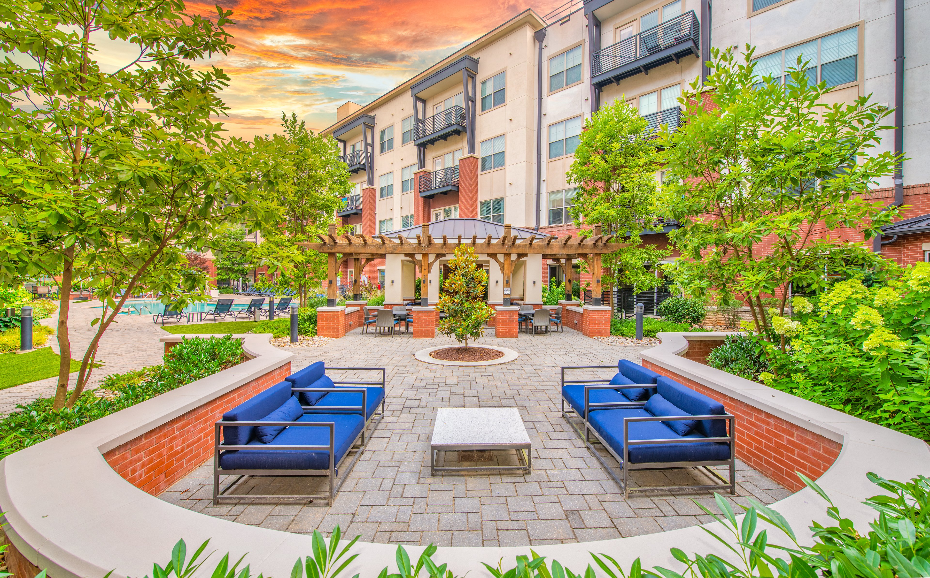 Outdoor seating at MAA Reserve luxury apartment homes in Charlotte, NC