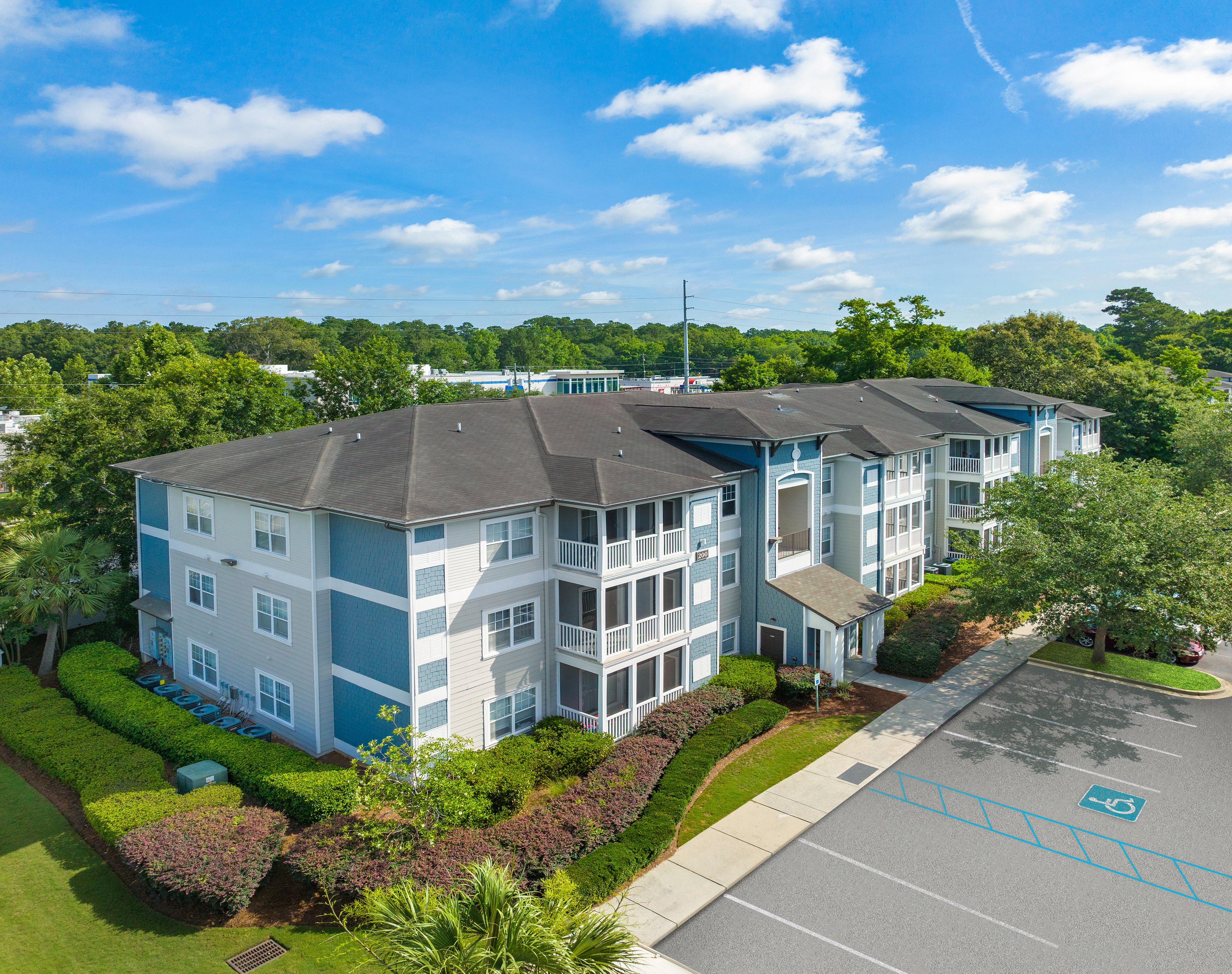 Exterior Shot at MAA Commerce Park in Charleston, SC