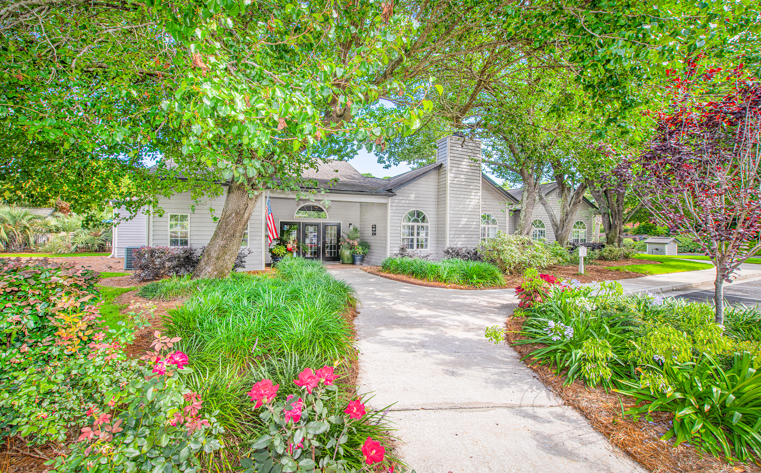 MAA Hampton Pointe 3 of 4