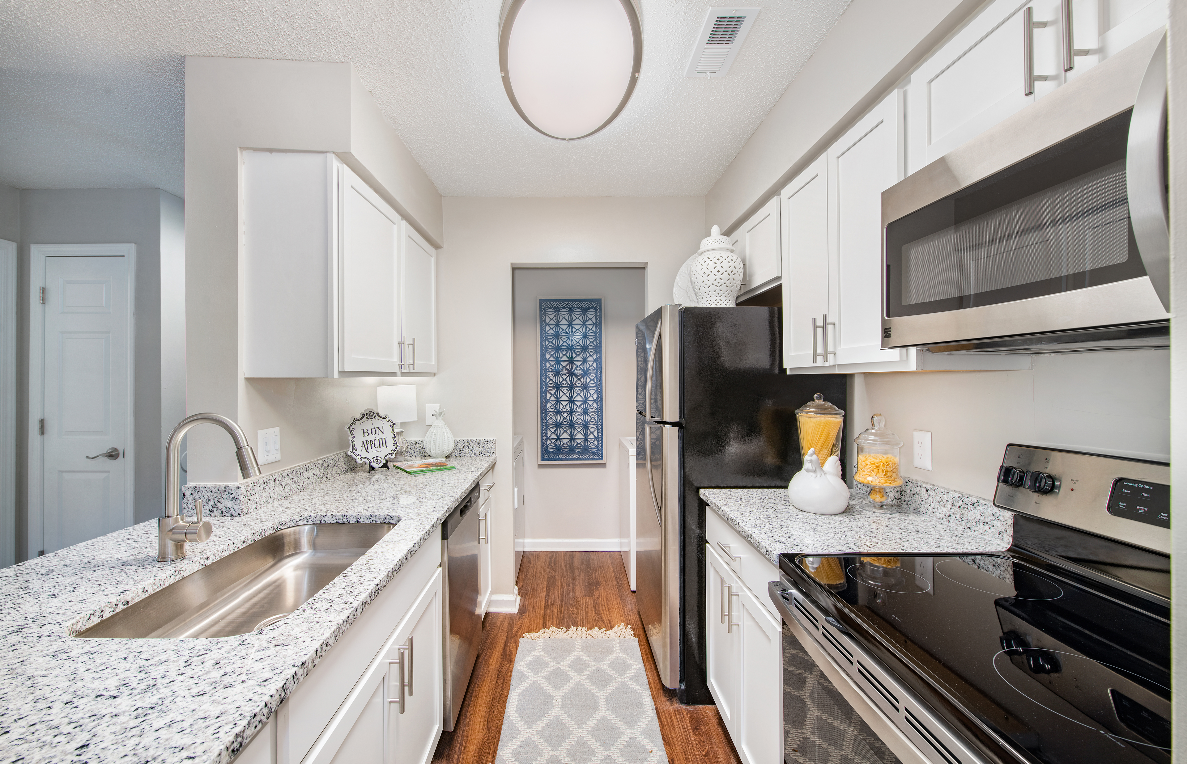 Dining area at MAA Runaway Bay luxury apartment homes in Mt Pleasant, SC