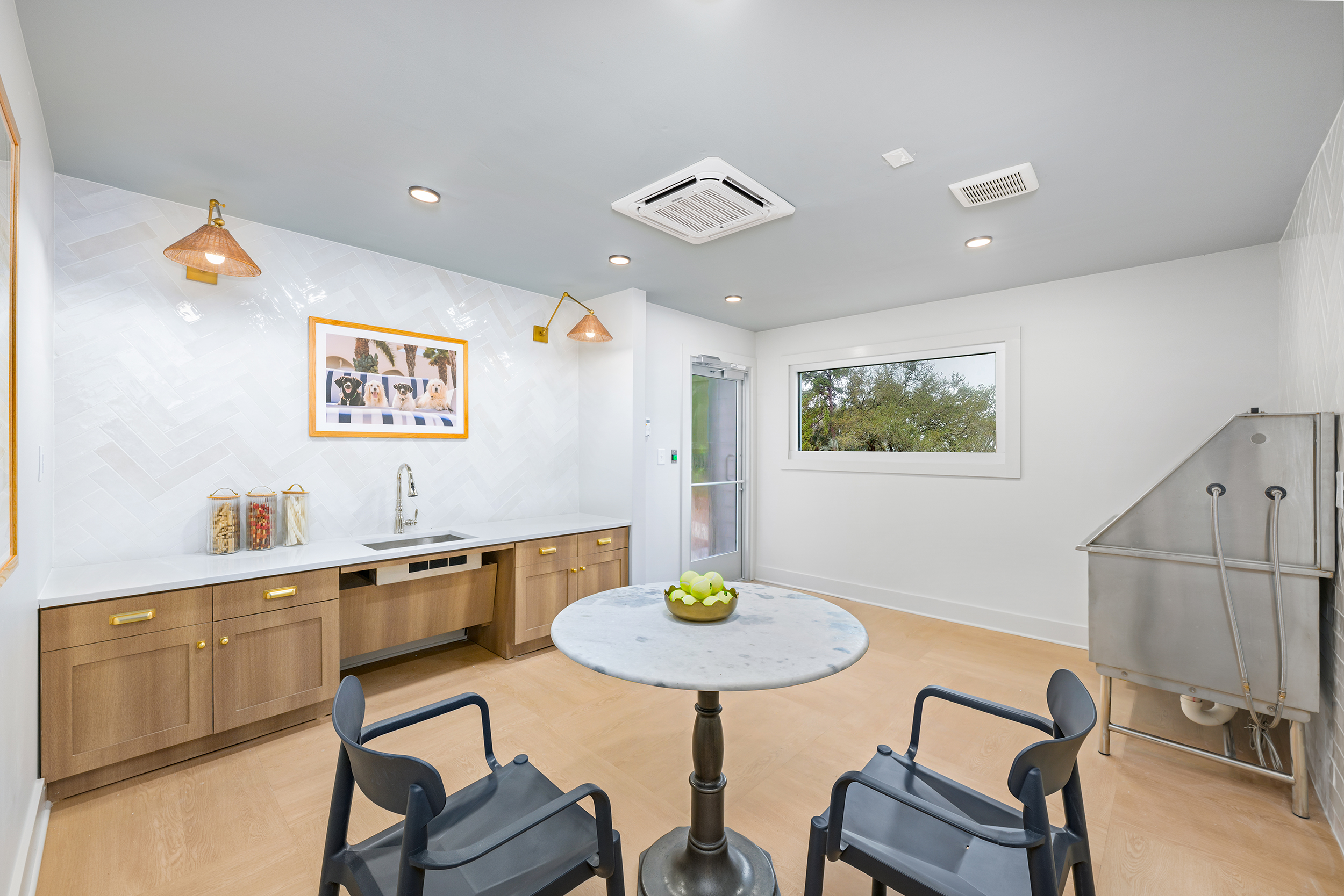 Dog wash at MAA Runaway Bay luxury apartment homes in Mt. Pleasant, SC