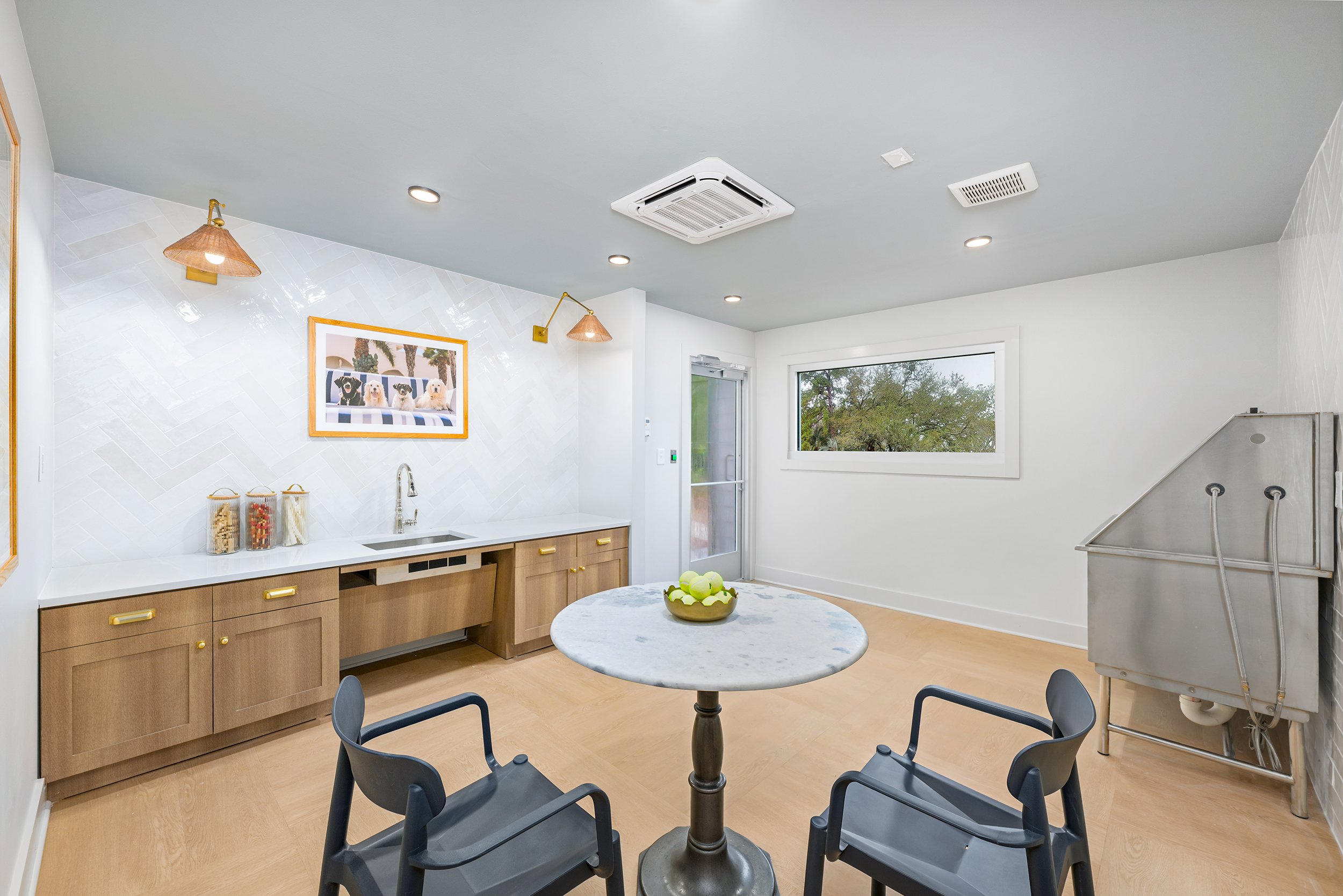 Dog wash at MAA Runaway Bay luxury apartment homes in Mt. Pleasant, SC