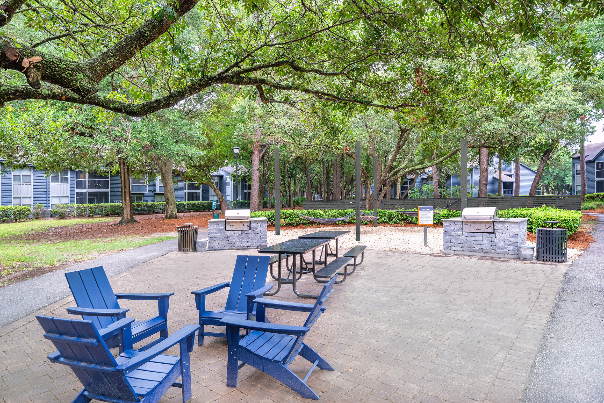 Grill area at MAA Runaway Bay luxury apartment homes in Mt. Pleasant, SC