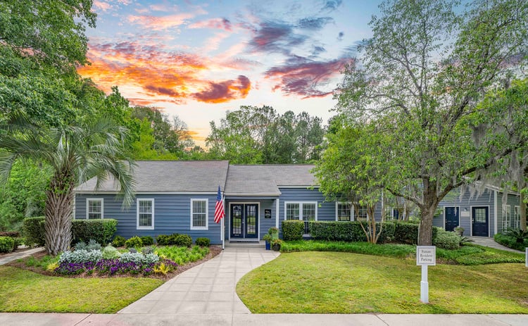 Leasing exterior at MAA Waters Edge luxury apartment homes in Summerville, SC