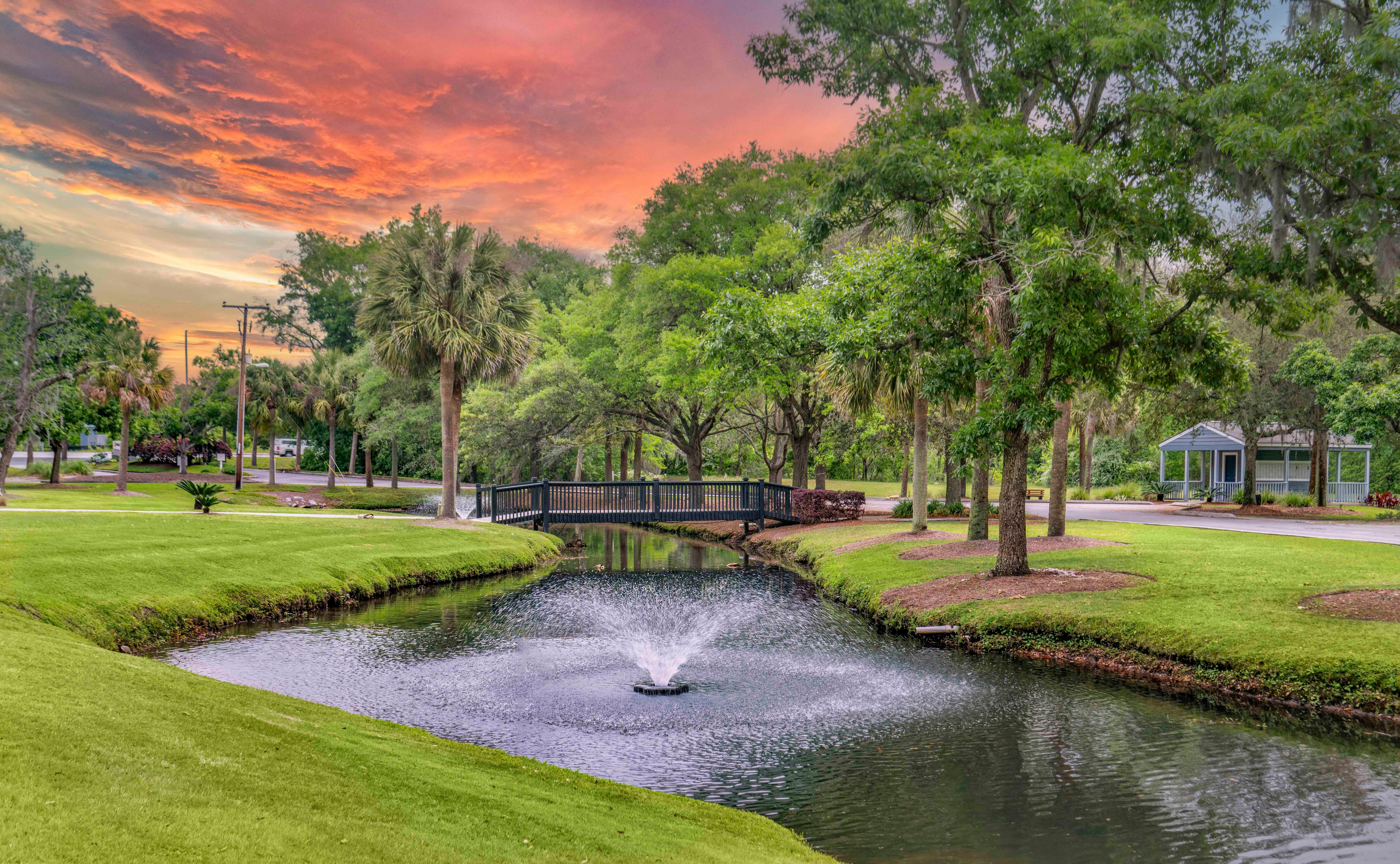 Pond at MAA Waters Edge luxury apartment homes in Summerville, SC