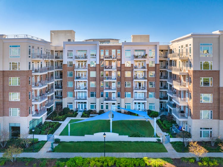 Courtyard at MAA Greene luxury apartment homes in Greenville, SC