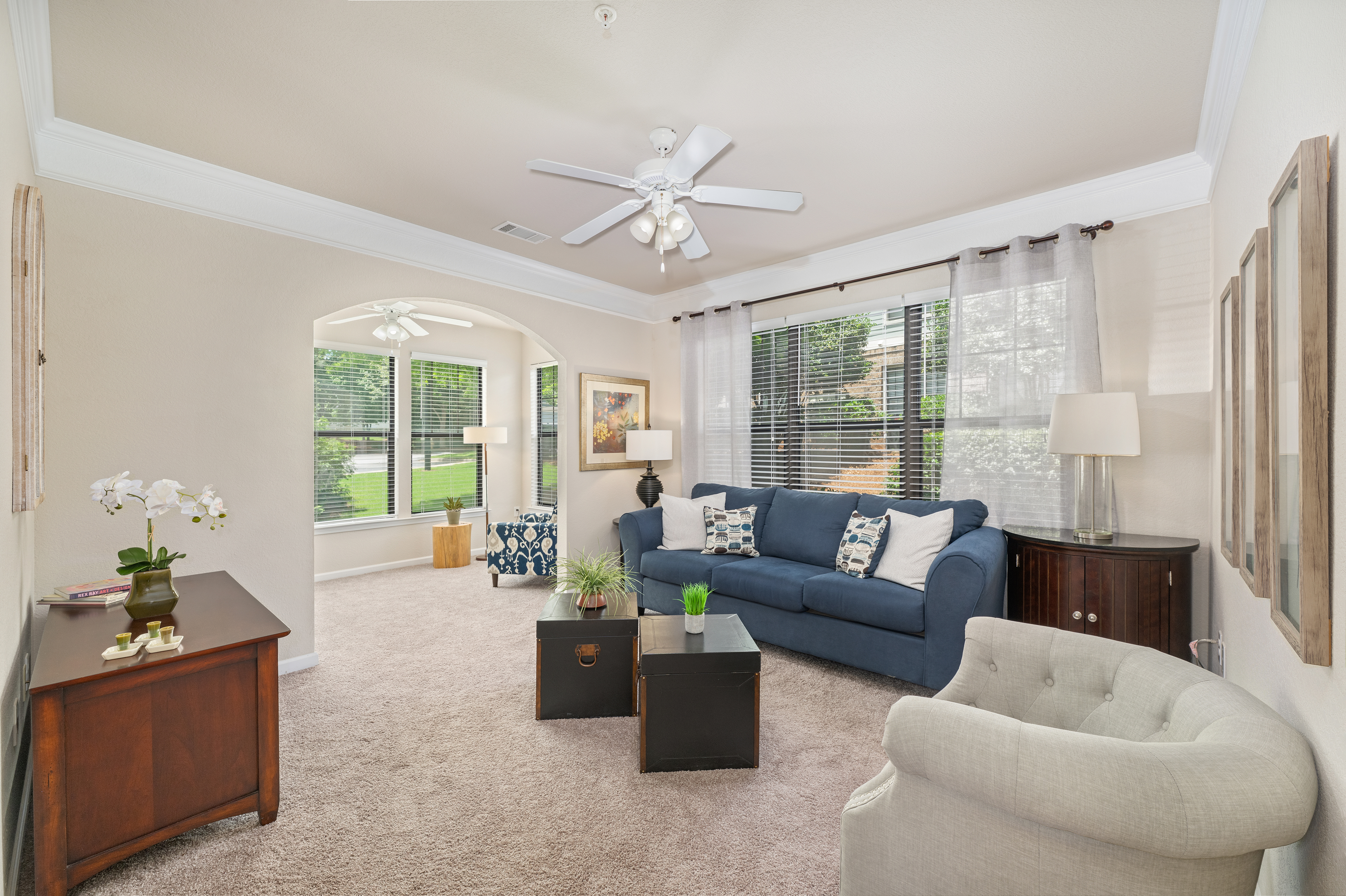 Living room at MAA Point Place luxury apartment homes in Simpsonville, SC