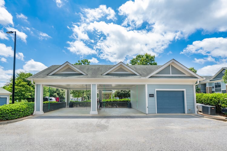 Car wash at MAA Point Place luxury apartment homes in Simpsonville, SC