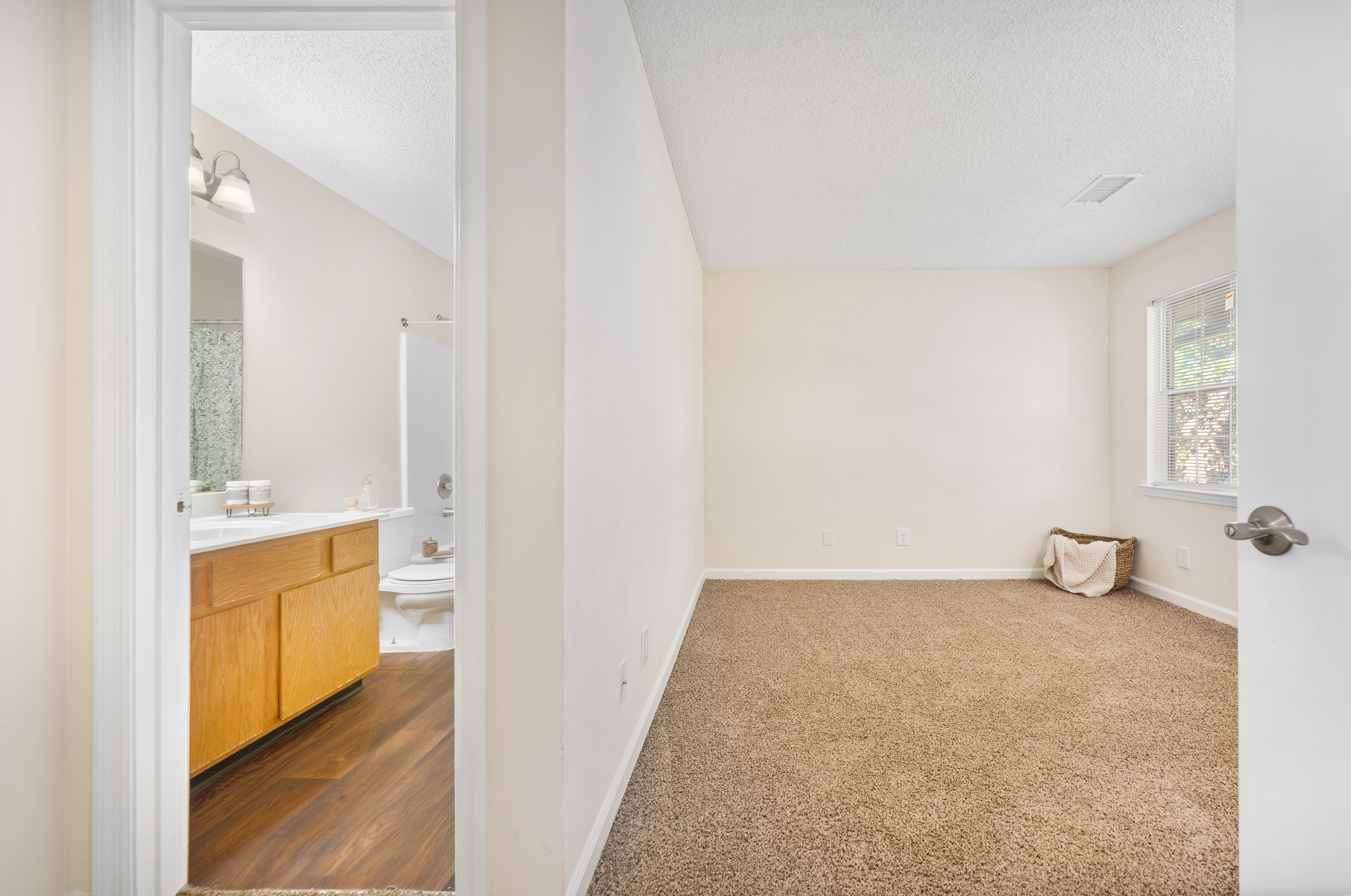 Bathroom at MAA Hamilton luxury apartment homes in Chattanooga, TN