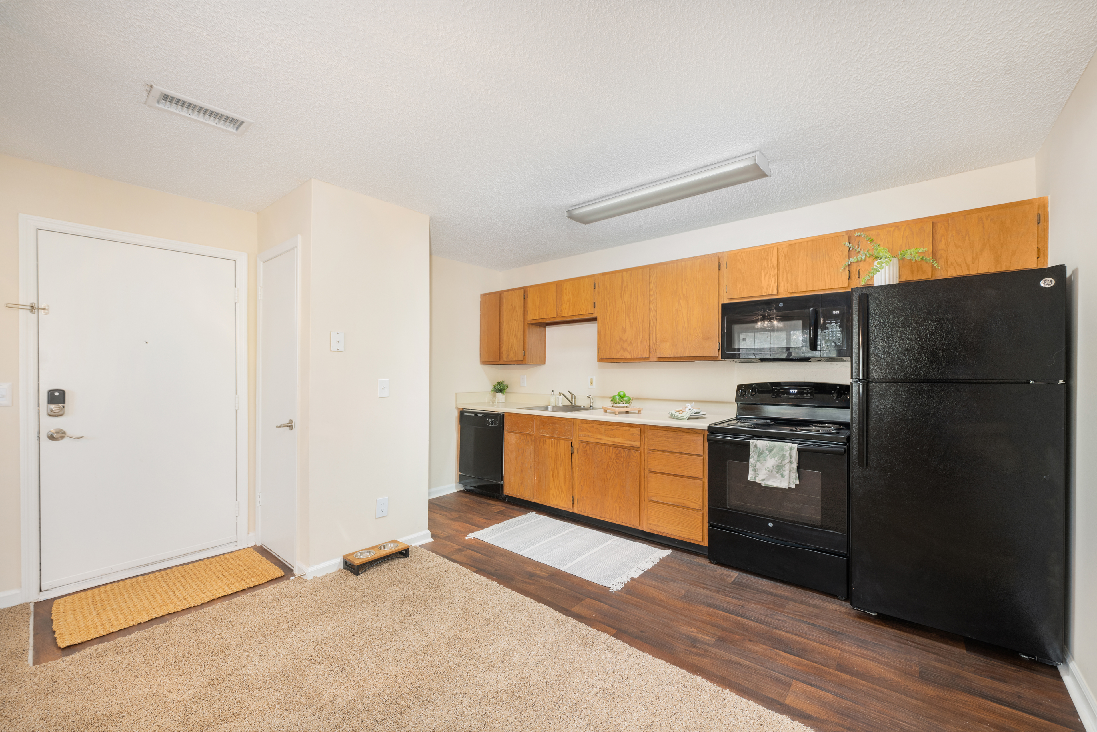 Kitchen at MAA Hamilton luxury apartment homes in Chattanooga, TN
