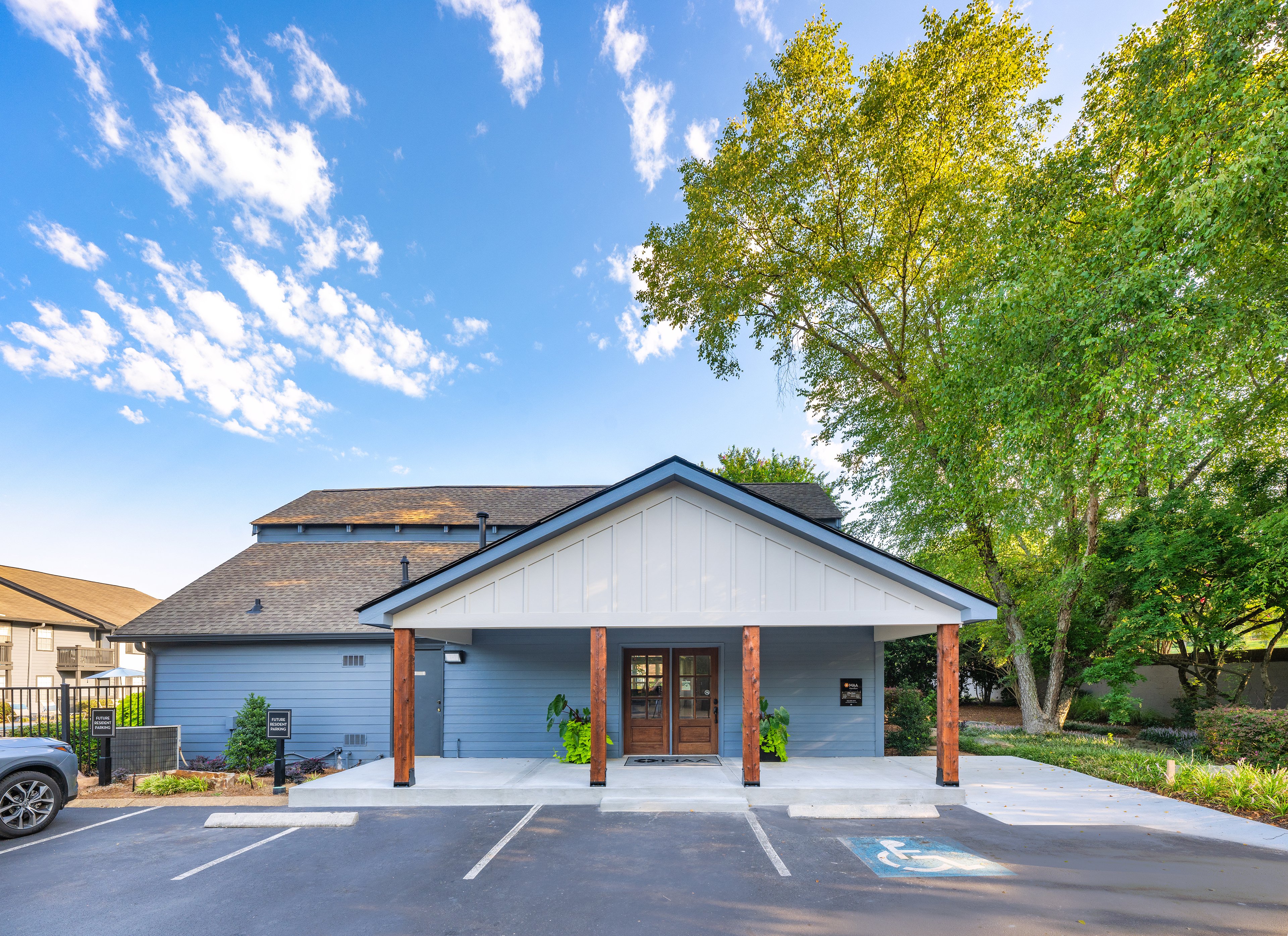 Clubhouse exterior at MAA Hamilton luxury apartment homes in Chattanooga, TN