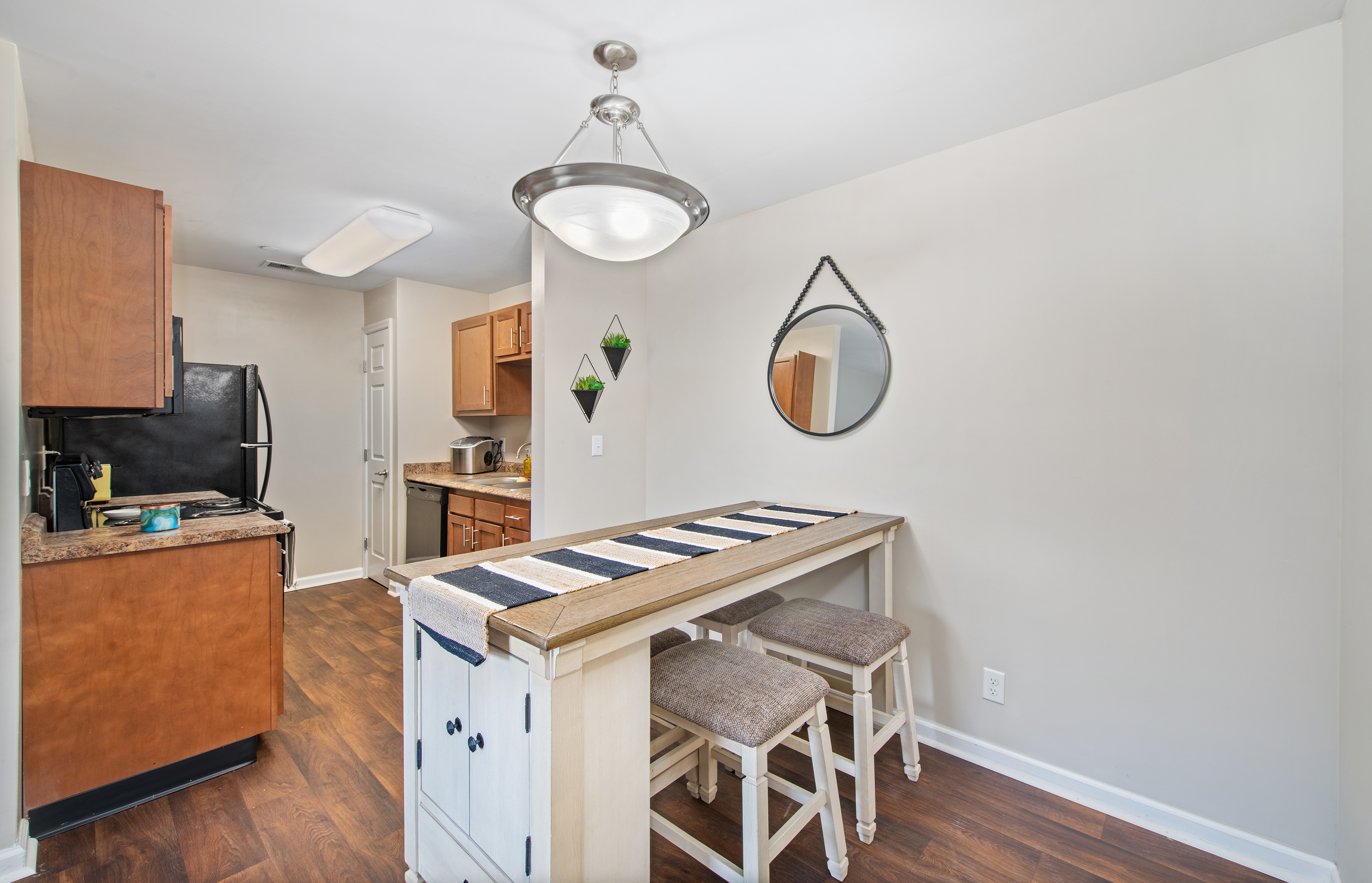 Dining and Kitchen at MAA Heritage Park in Chattanooga, TN