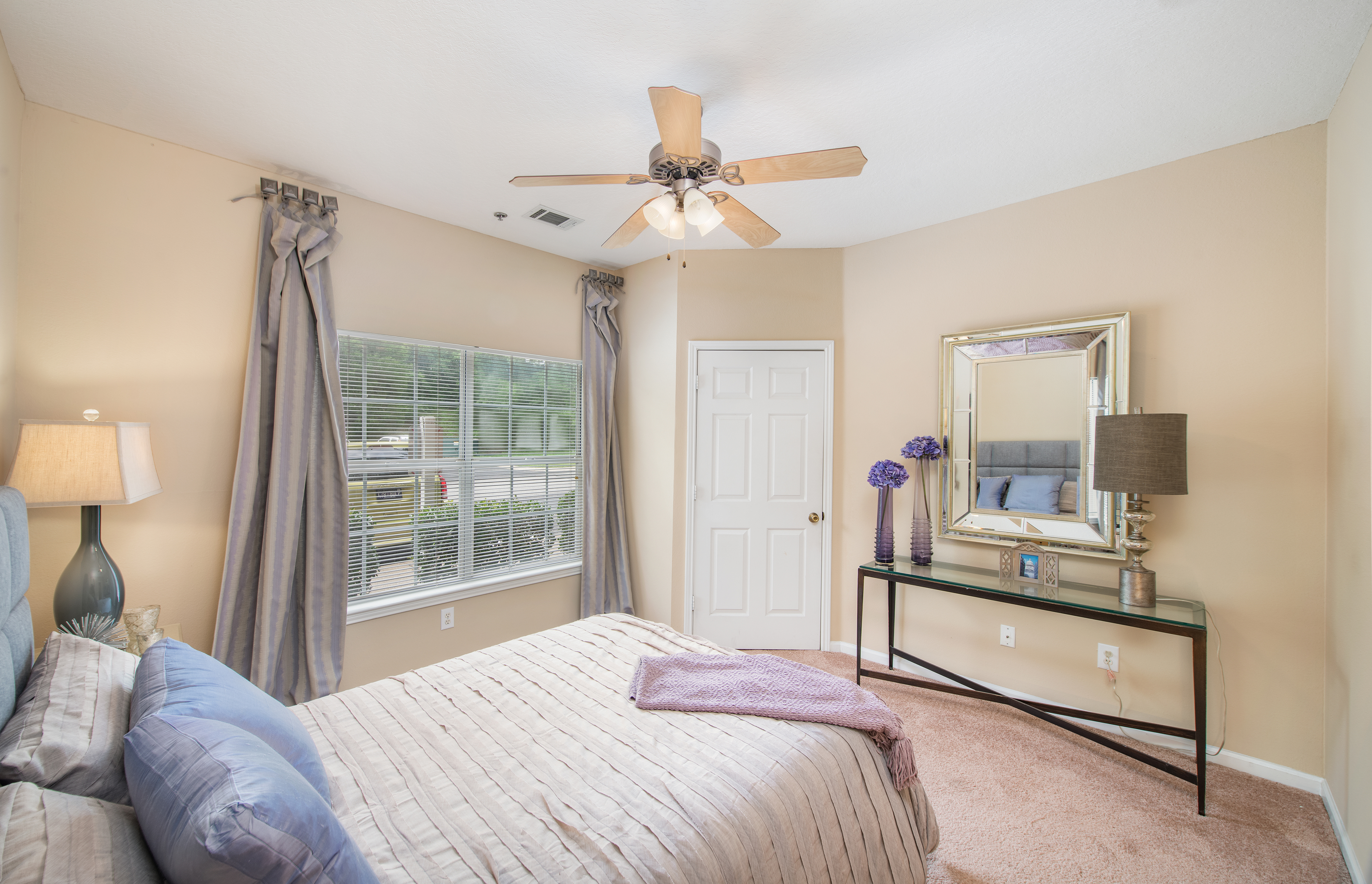 Bedroom at MAA Monthaven Park in Nashville, TN