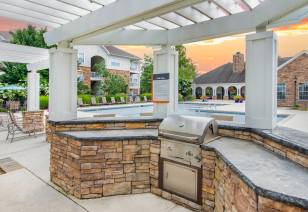 Pool side outdoor brick grilling station at MAA Monthaven Park luxury apartments in Hendersonville, TN