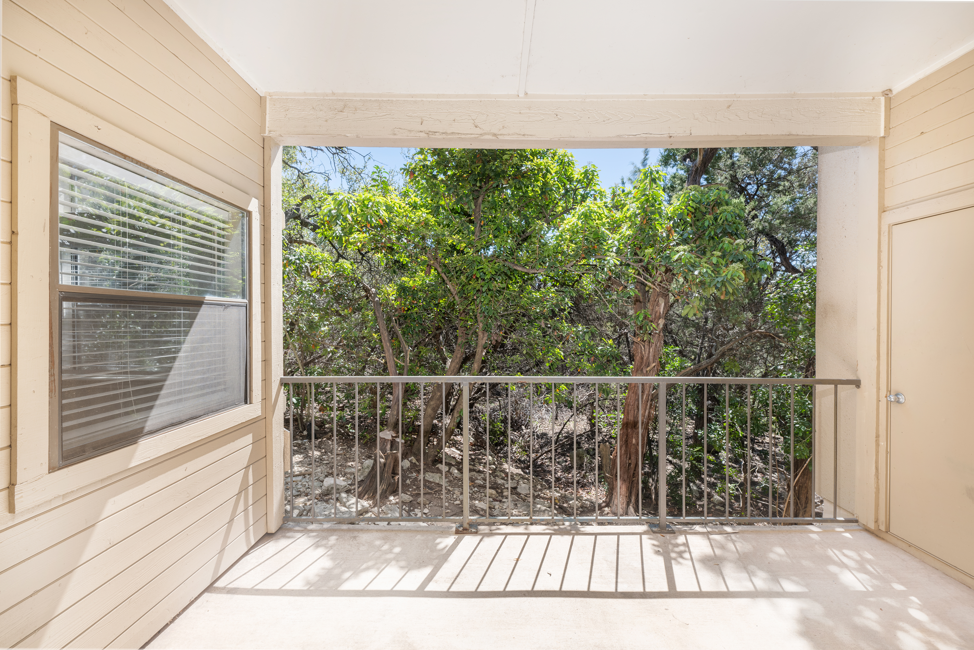 Patio at MAA Park Mesa luxury apartment homes in Austin, TX