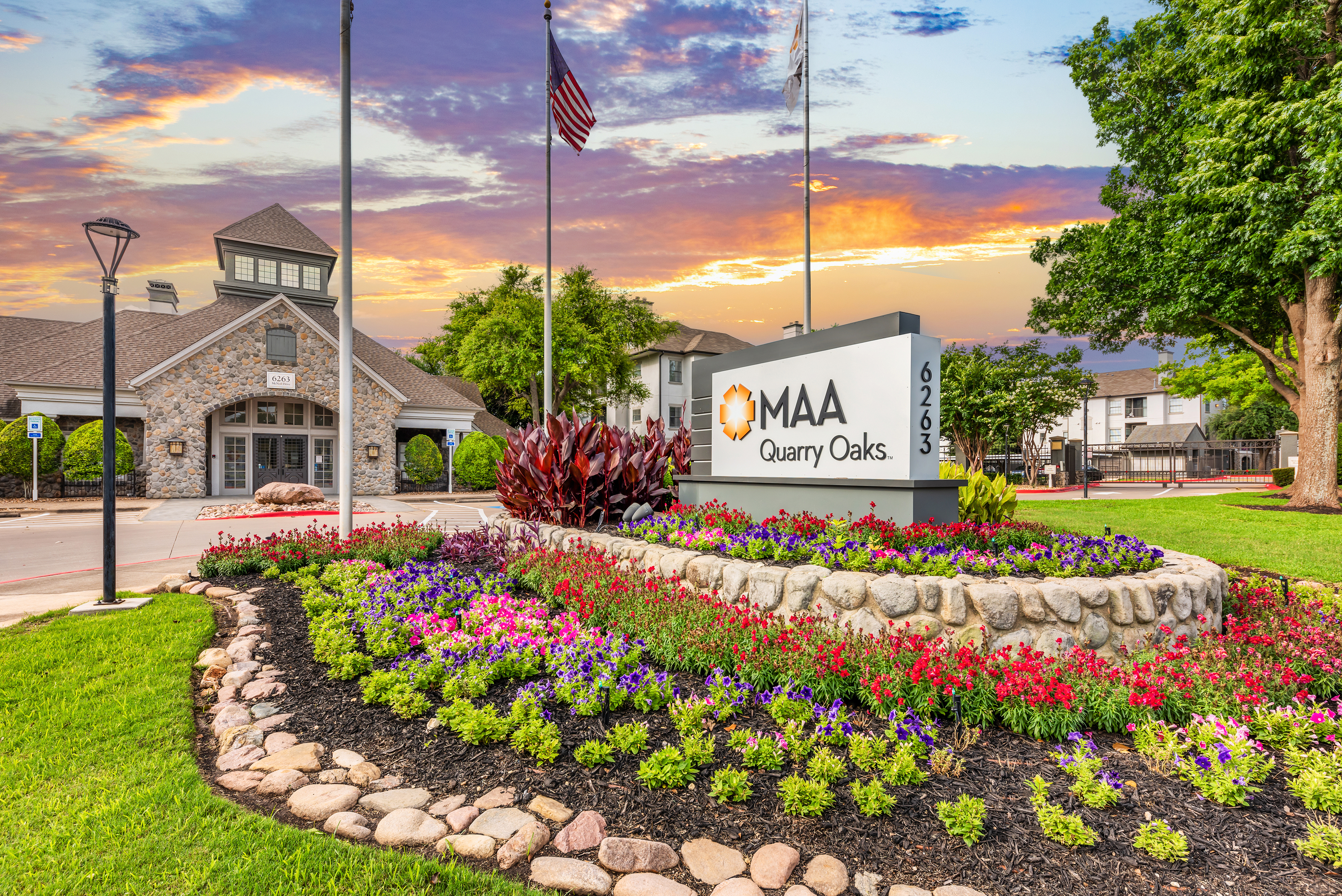 Signage at MAA Quarry Oaks luxury apartment homes in Austin, TX