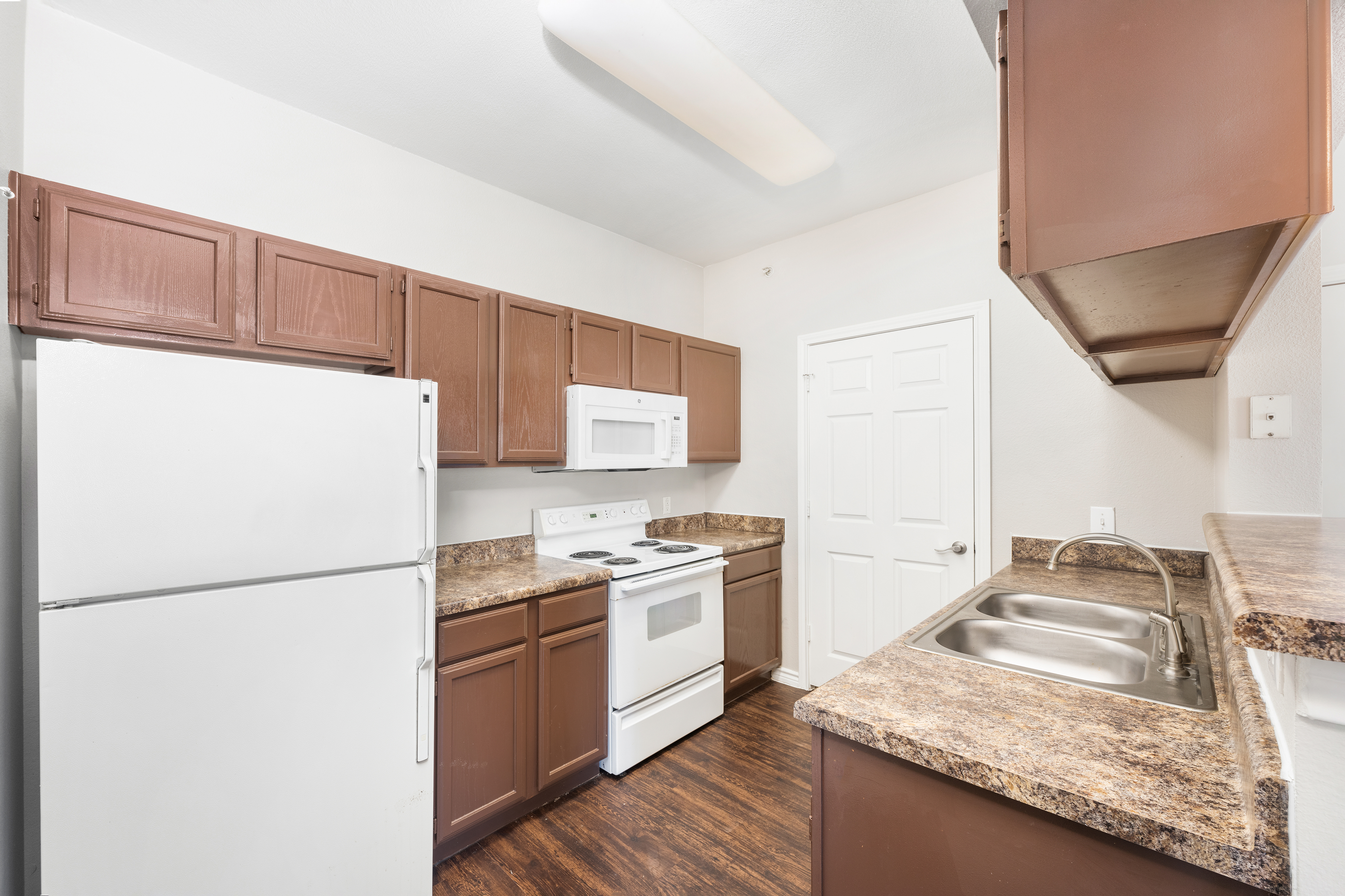 Kitchen at MAA Sierra Vista luxury apartment homes in Round Rock, TX