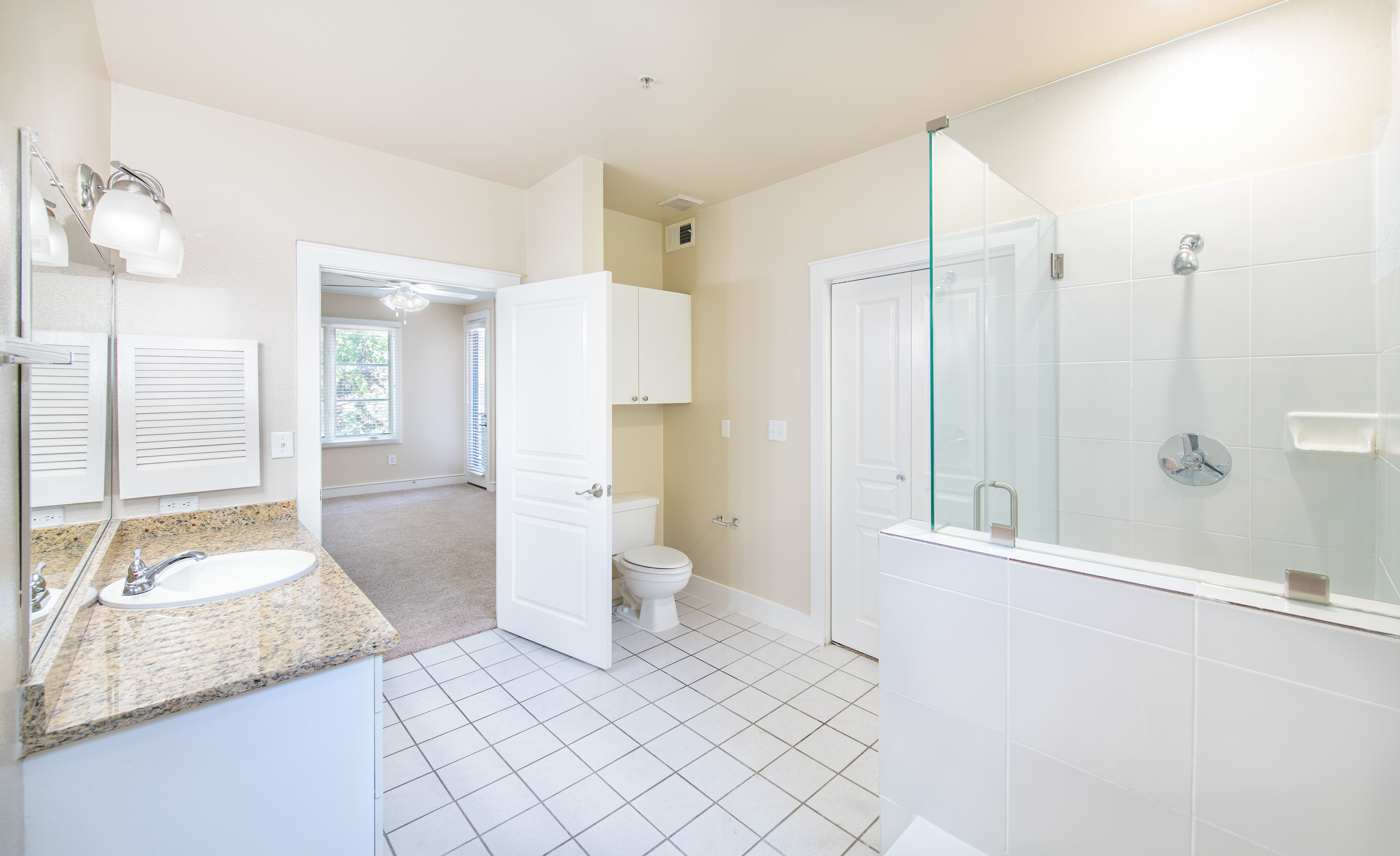 Bathroom at MAA Abbey luxury apartment homes in Dallas, TX