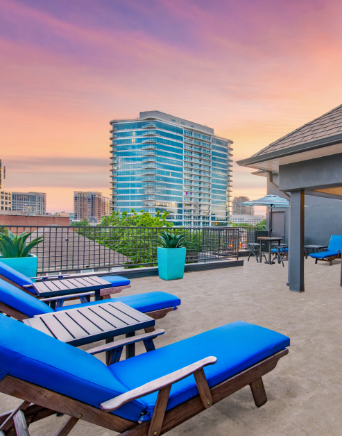 Rooftop patio with stylish common area seating arrangements at MAA Abbey luxury apartments in Dallas, TX