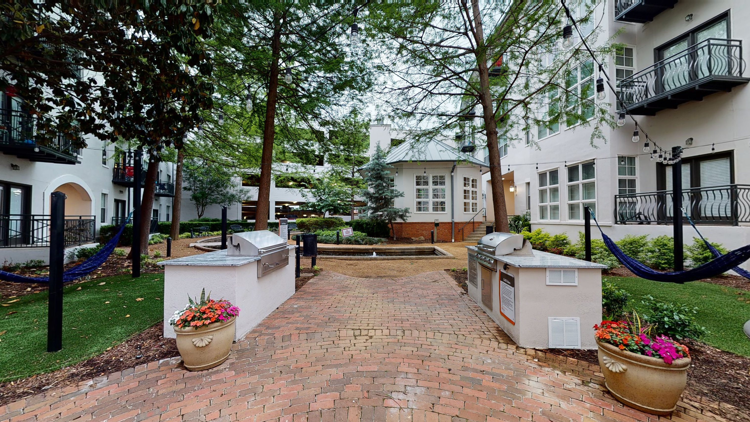 MAA Addison Circle apartment photo