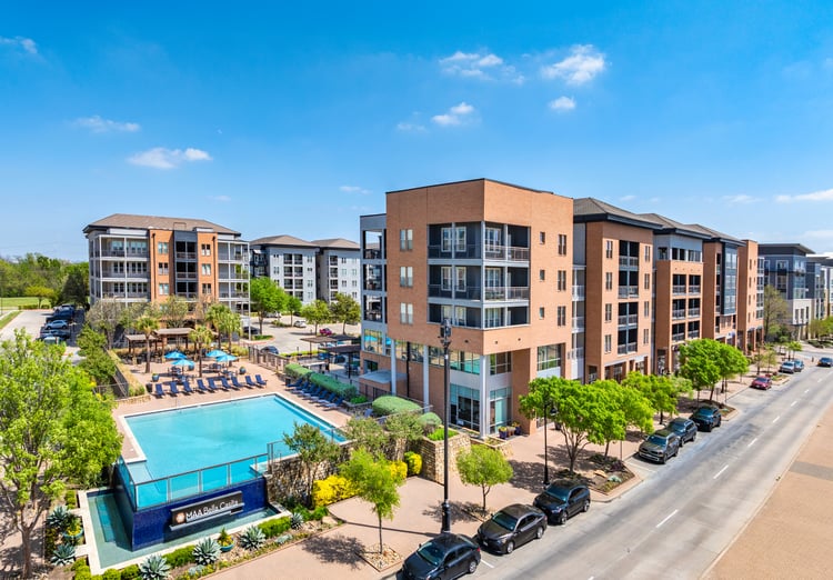 Pool at MAA Bella Casita luxury apartment homes in Irving, TX