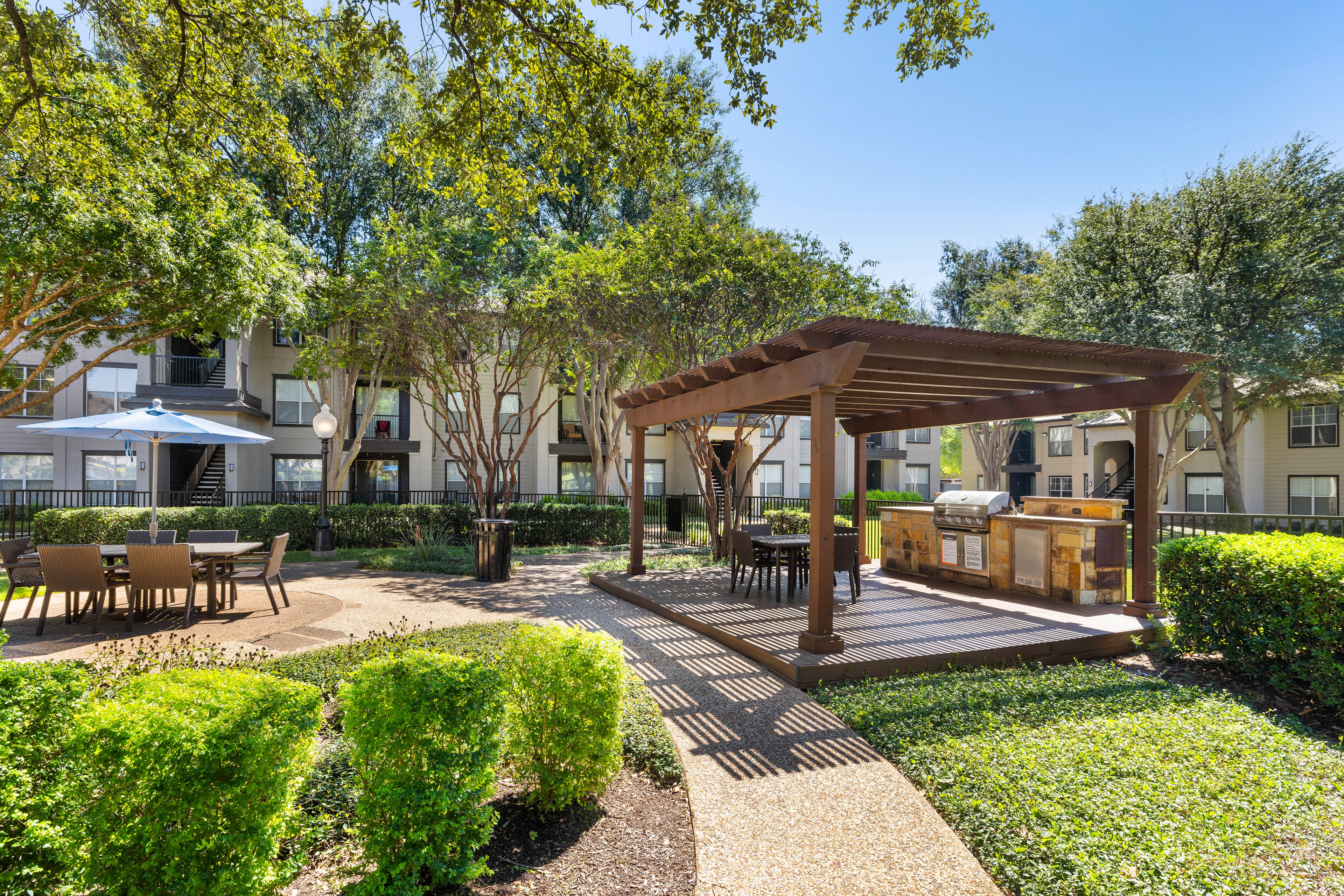 Grilling park at MAA Boulder Ridge luxury apartment homes in Roanoke, TX