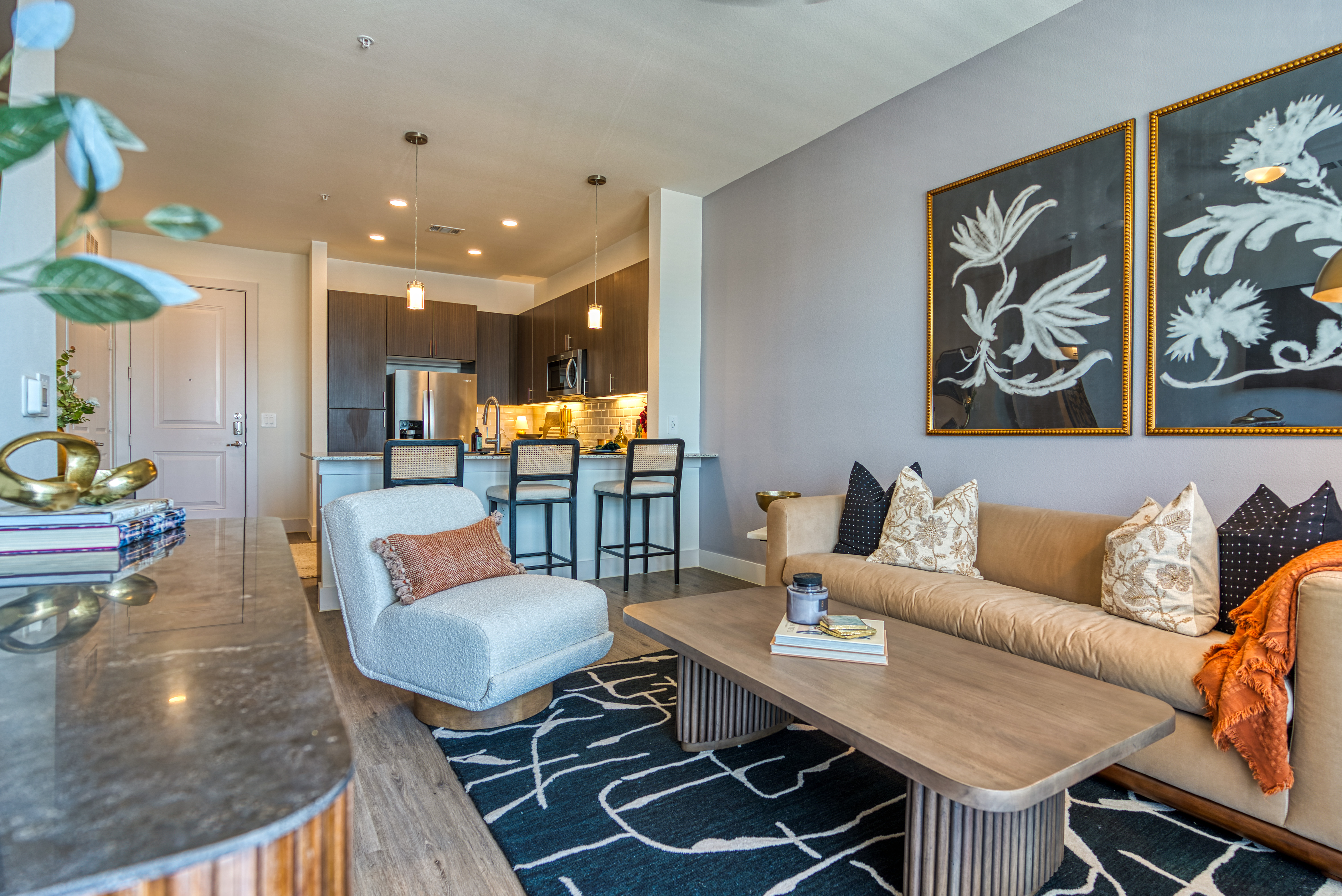 Living room at MAA Cathedral Arts luxury apartment homes in Dallas, TX