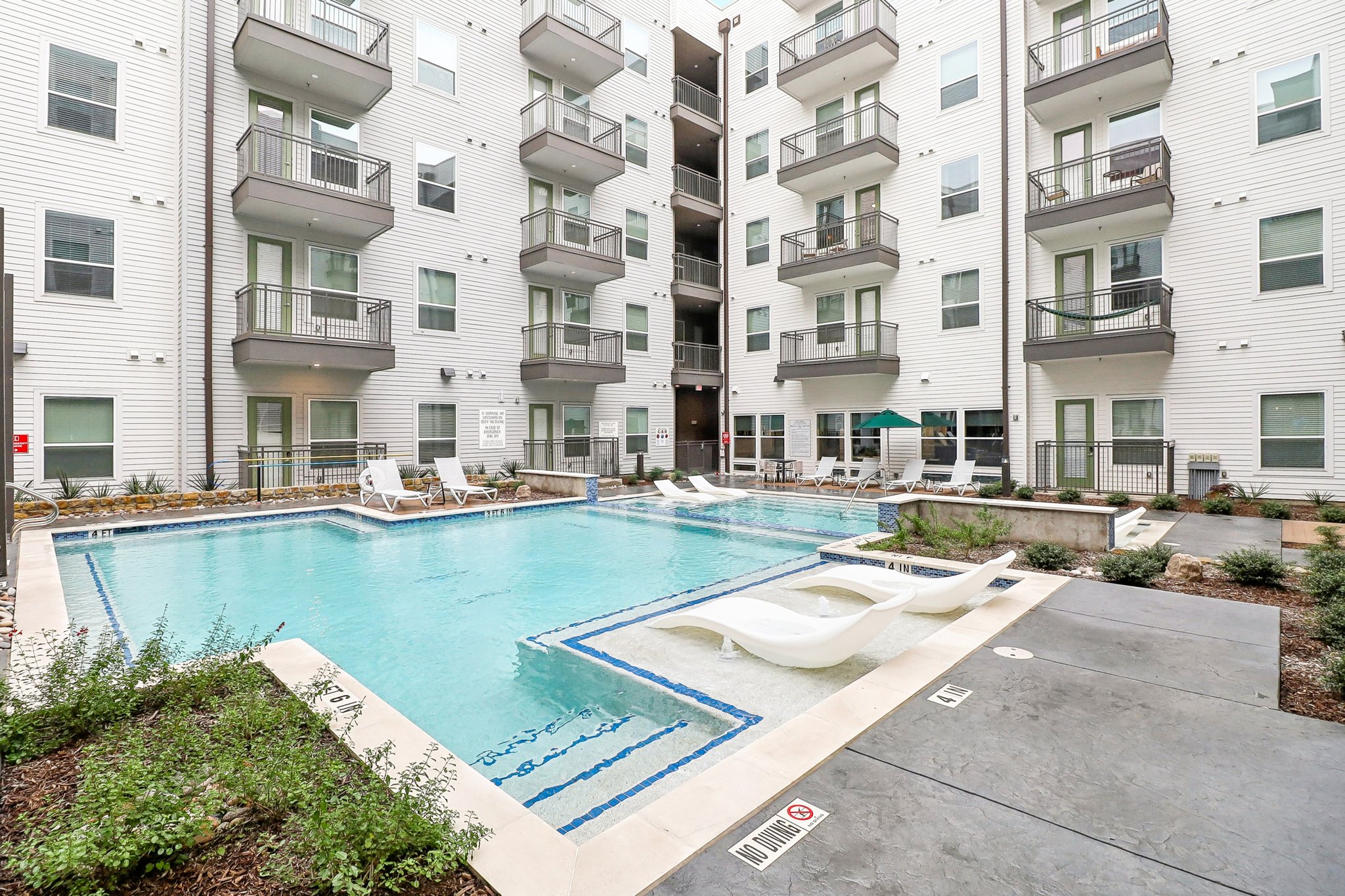 Pool at MAA Cathedral Arts Luxury apartment homes in Dallas, TX