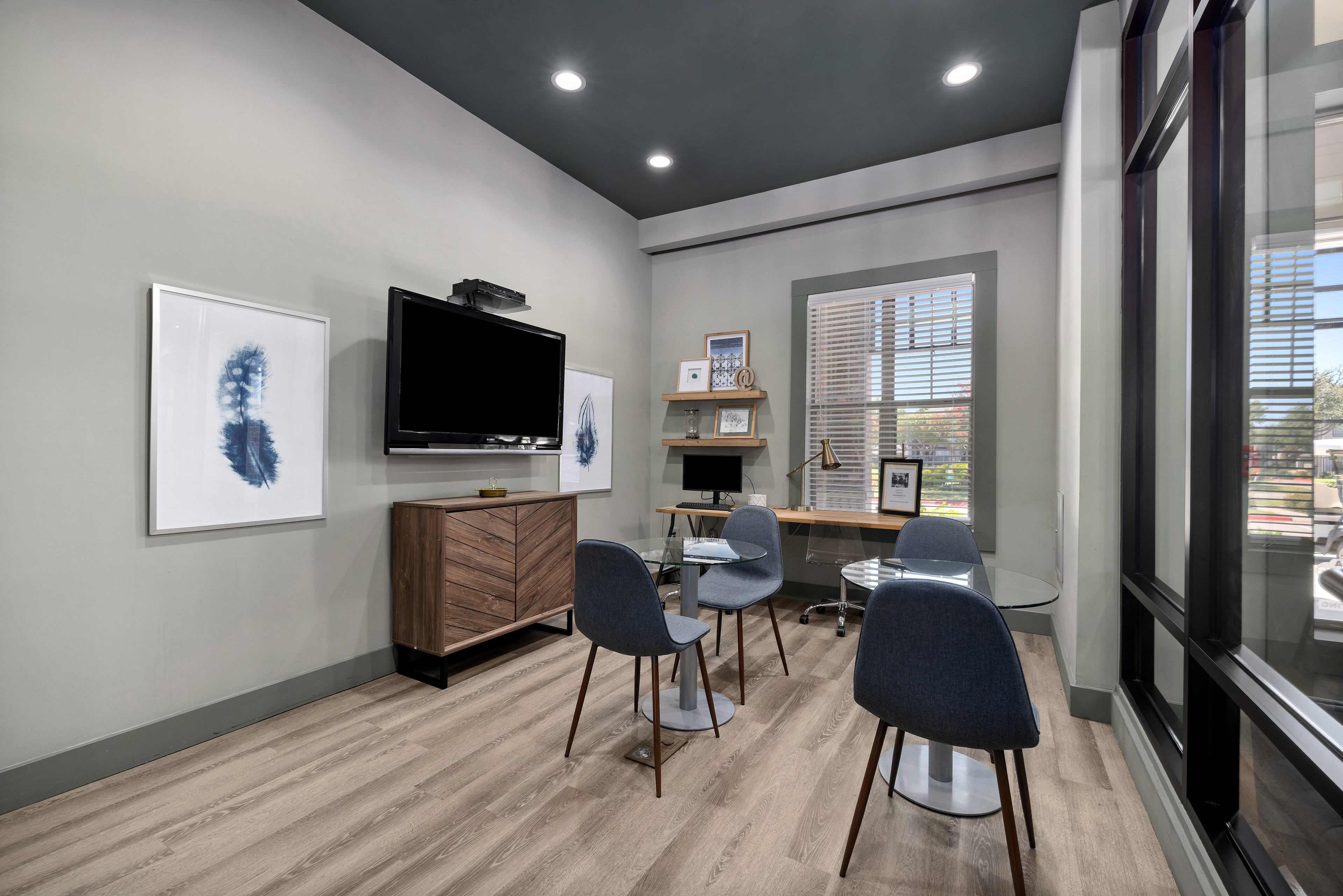 Biz center at MAA Copper Ridge luxury apartment homes in Roanoke, TX