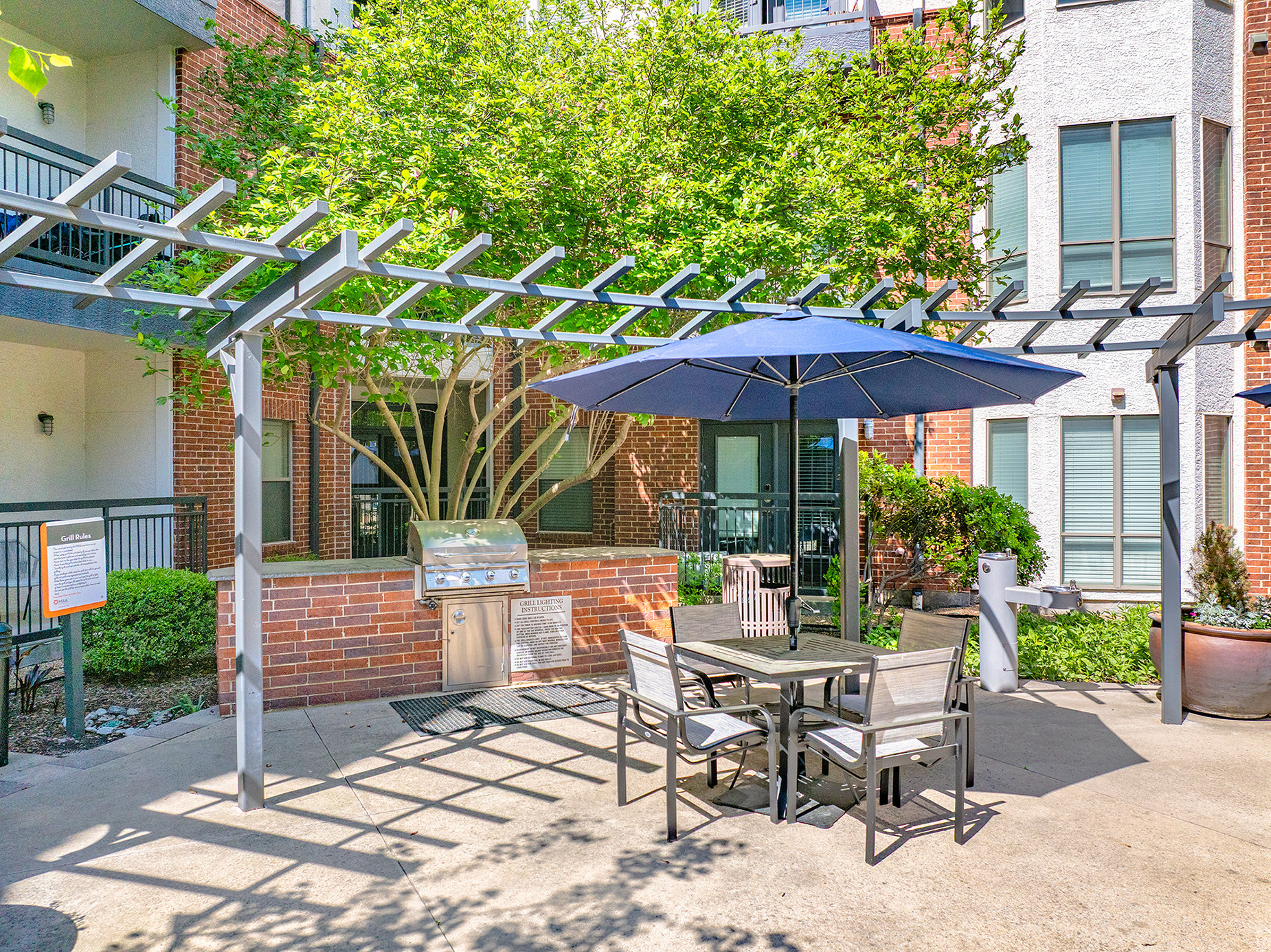 Courtyard at MAA Eastside luxury apartment homes in Dallas, TX