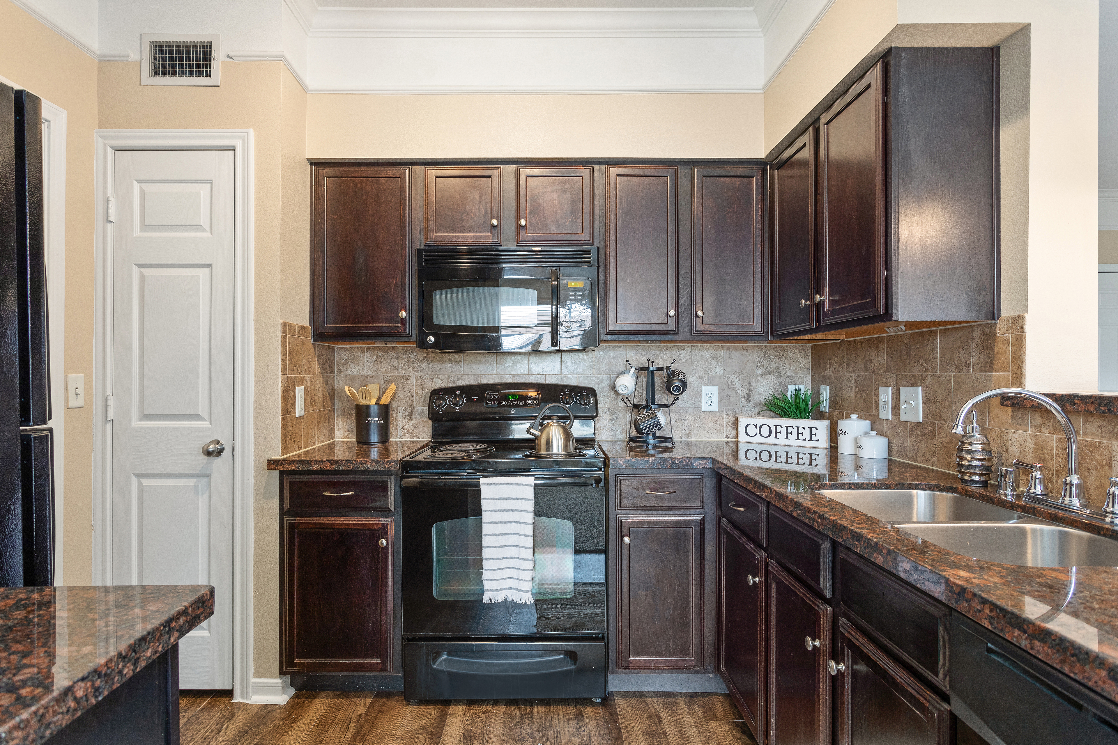 Kitchen at MAA Fairview luxury apartment homes in Fairview, TX