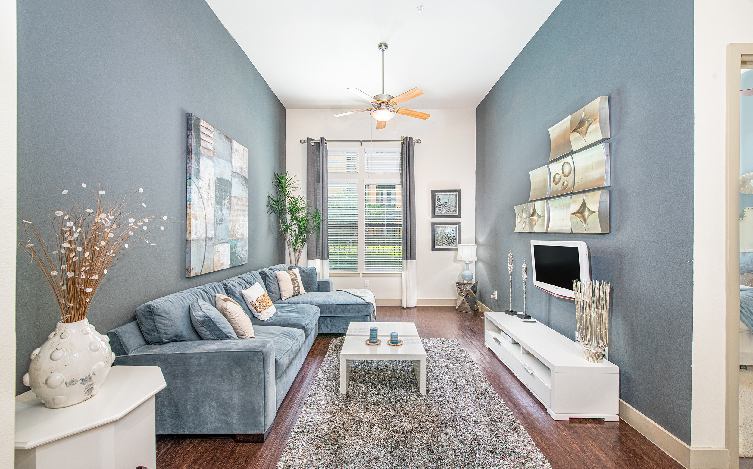 Living space at MAA Frisco Bridges luxury apartment homes in Dallas, TX