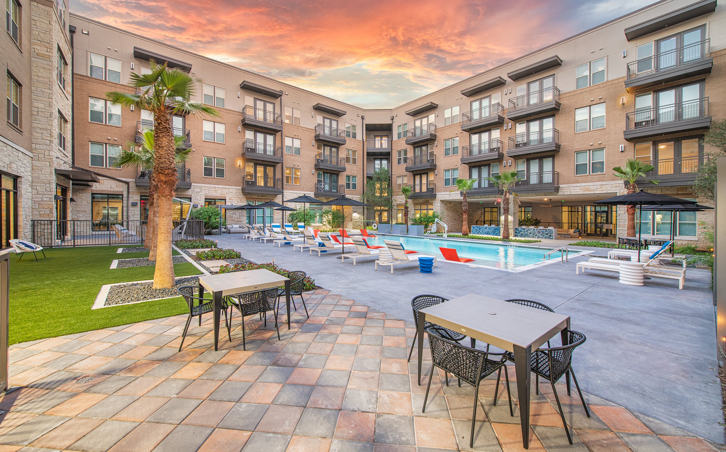 Pool courtyard at MAA Frisco Bridges luxury apartment homes in Dallas, TX