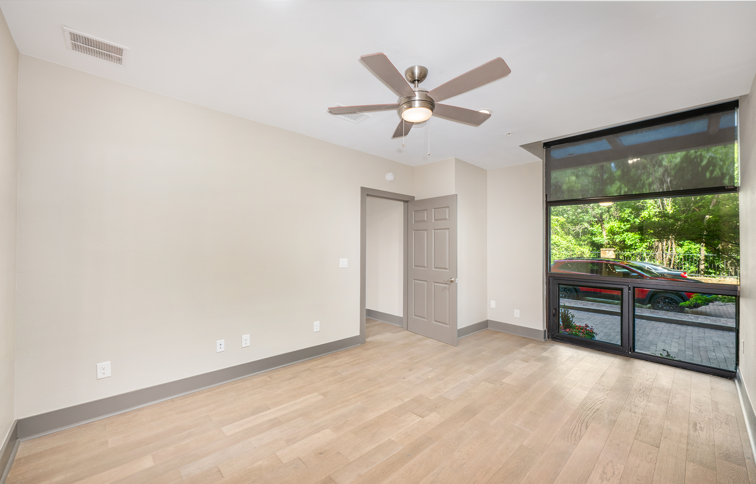 Bedroom at MAA Gallery luxury apartment homes in Dallas, TX