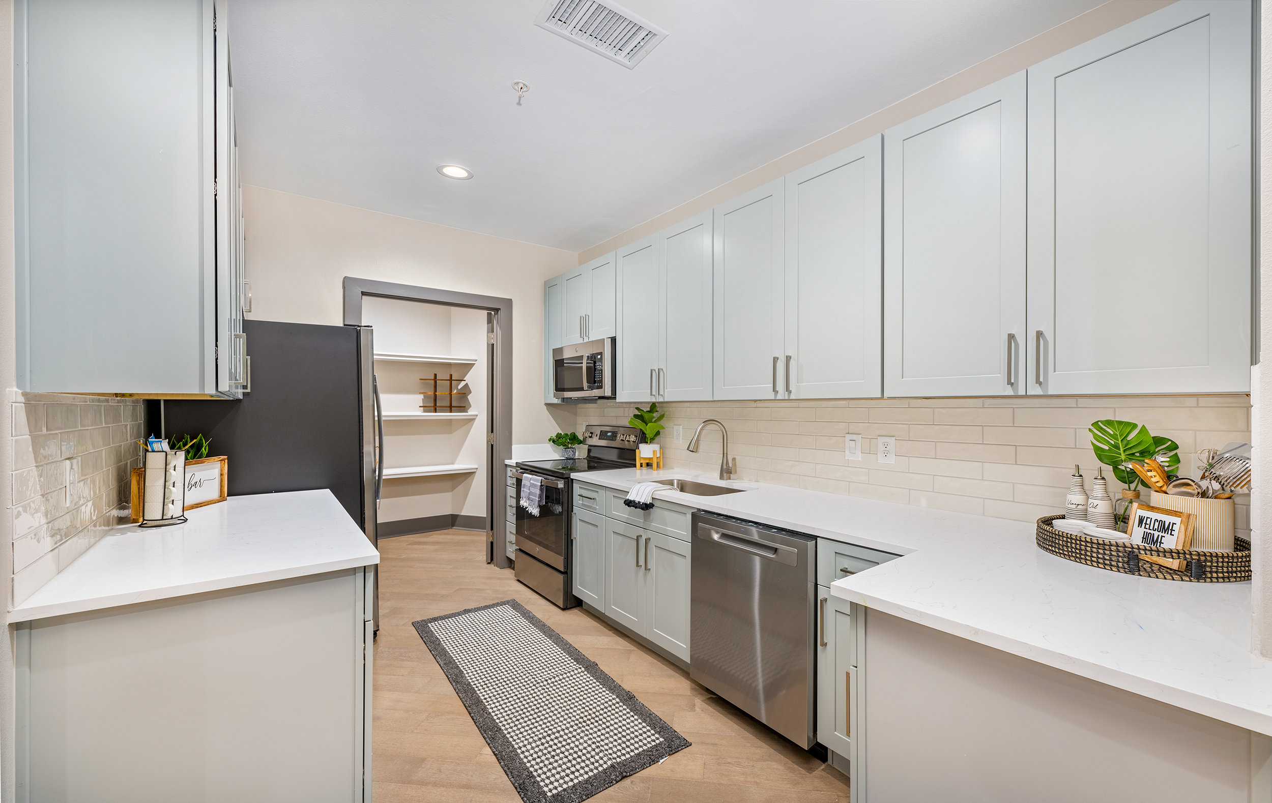Kitchen at MAA Gallery luxury apartment homes in Dallas, TX