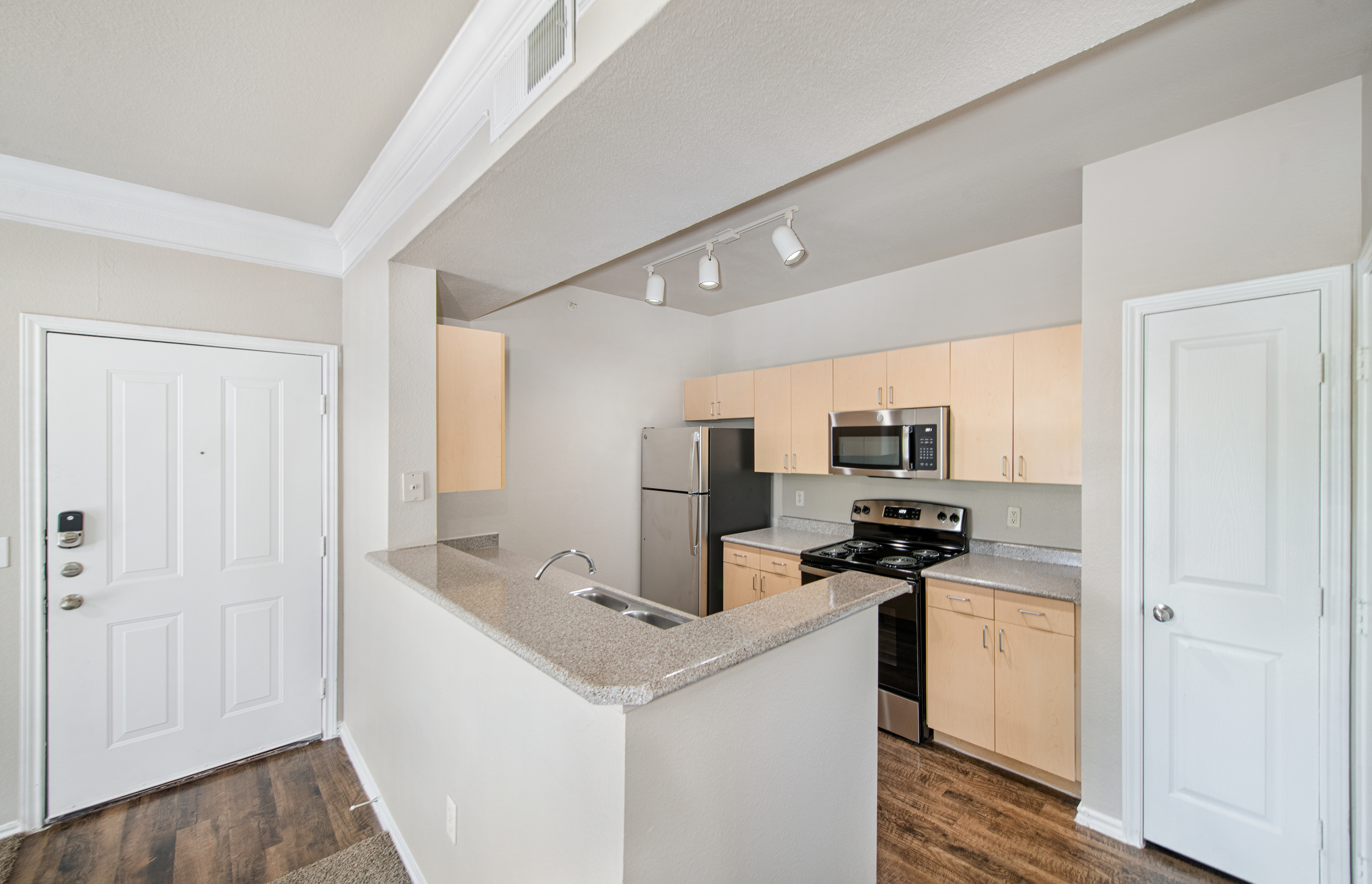 Kitchen at MAA Grand Courtyards luxury apartment homes in Gran Prairie, TX