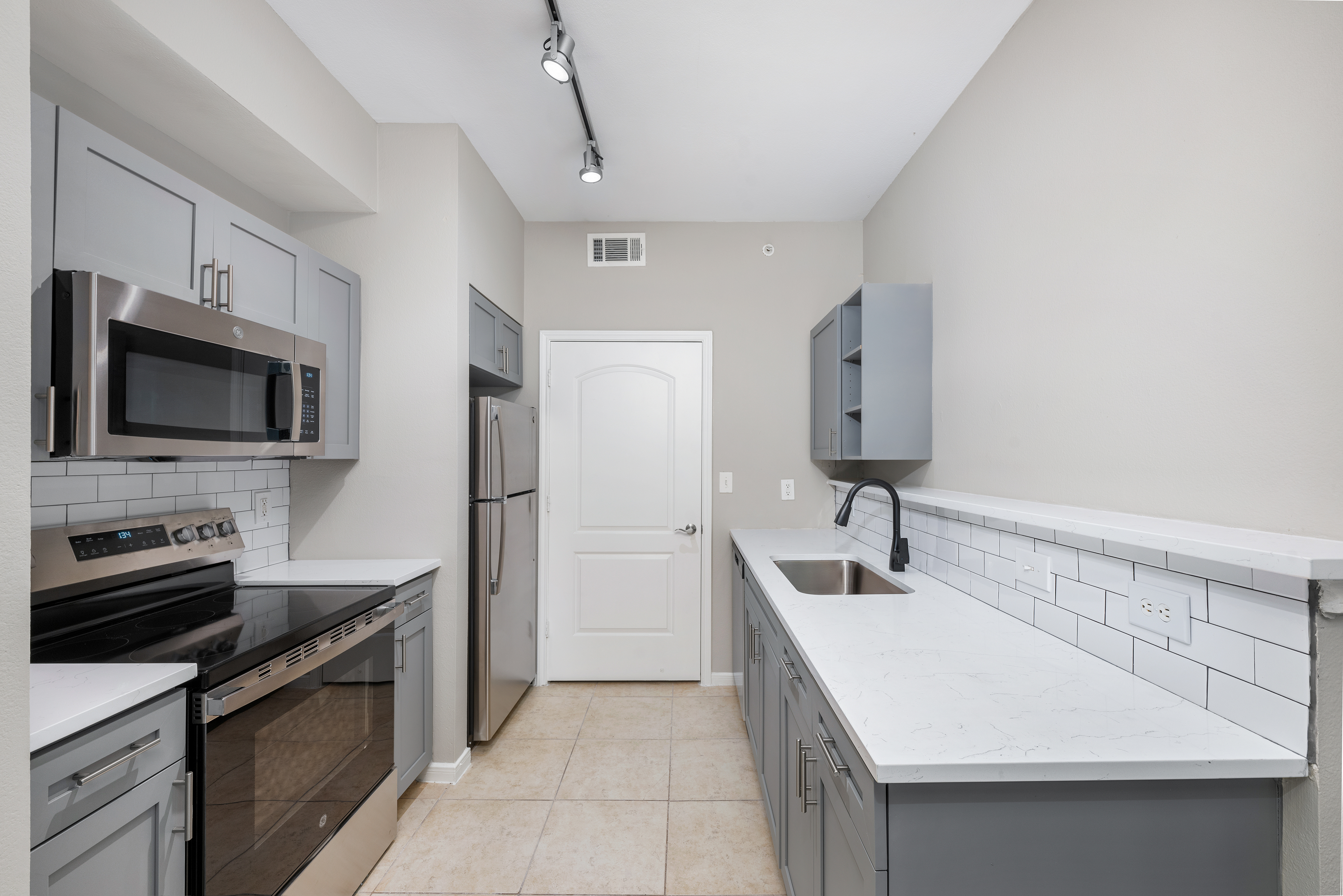 Kitchen at MAA heights luxury apartment homes in Dallas, TX