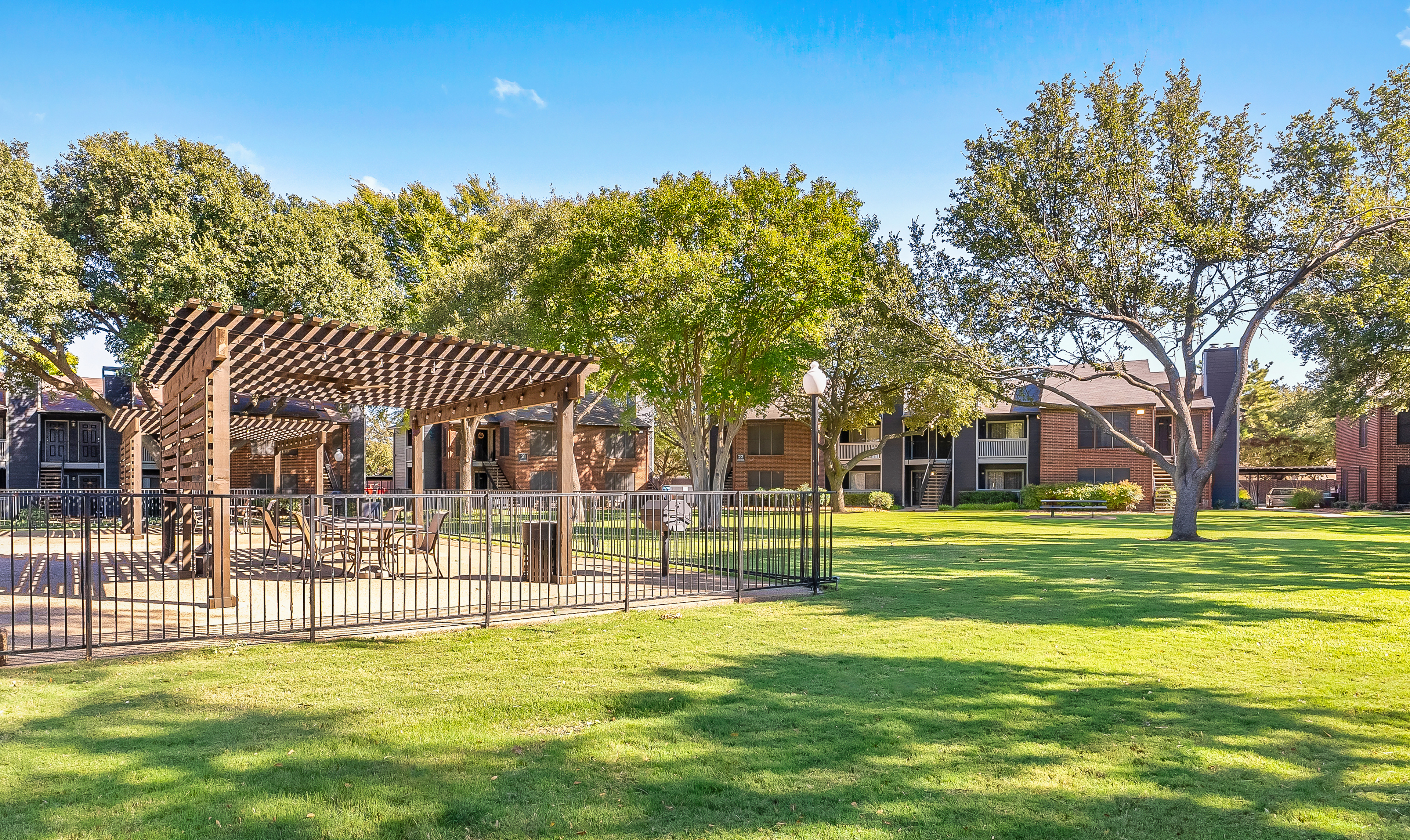 Courtyard at MAA Highlands North luxury apartment homes in Dallas, TX