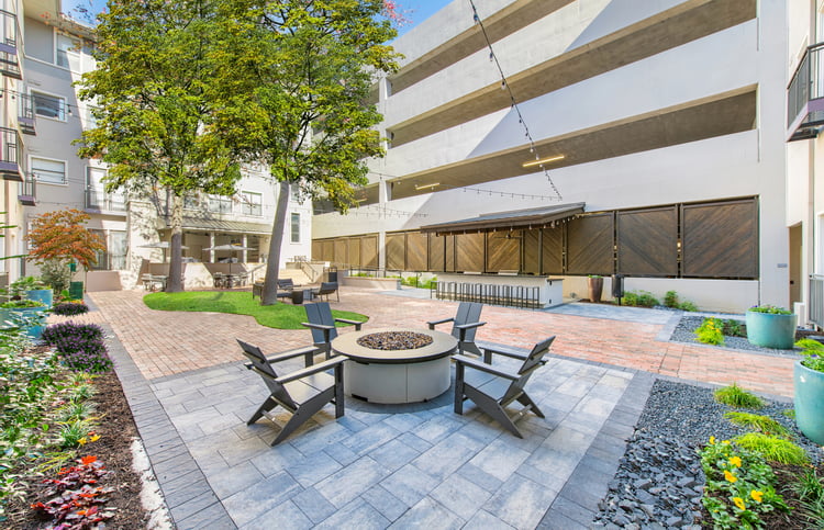 Courtyard at MAA Legacy luxury apartment homes in Plano, TX