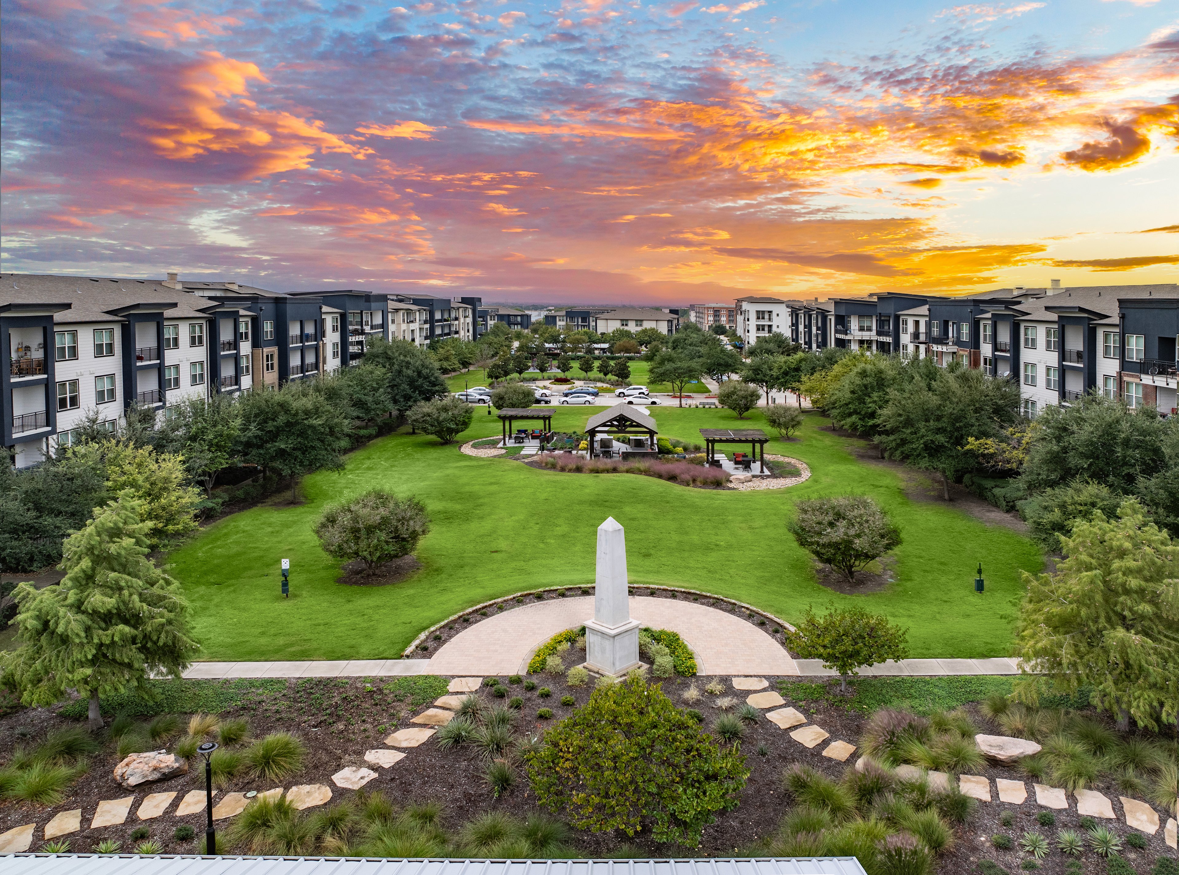 Courtyard at MAA Market Center luxury apartment homes in Plano, TX