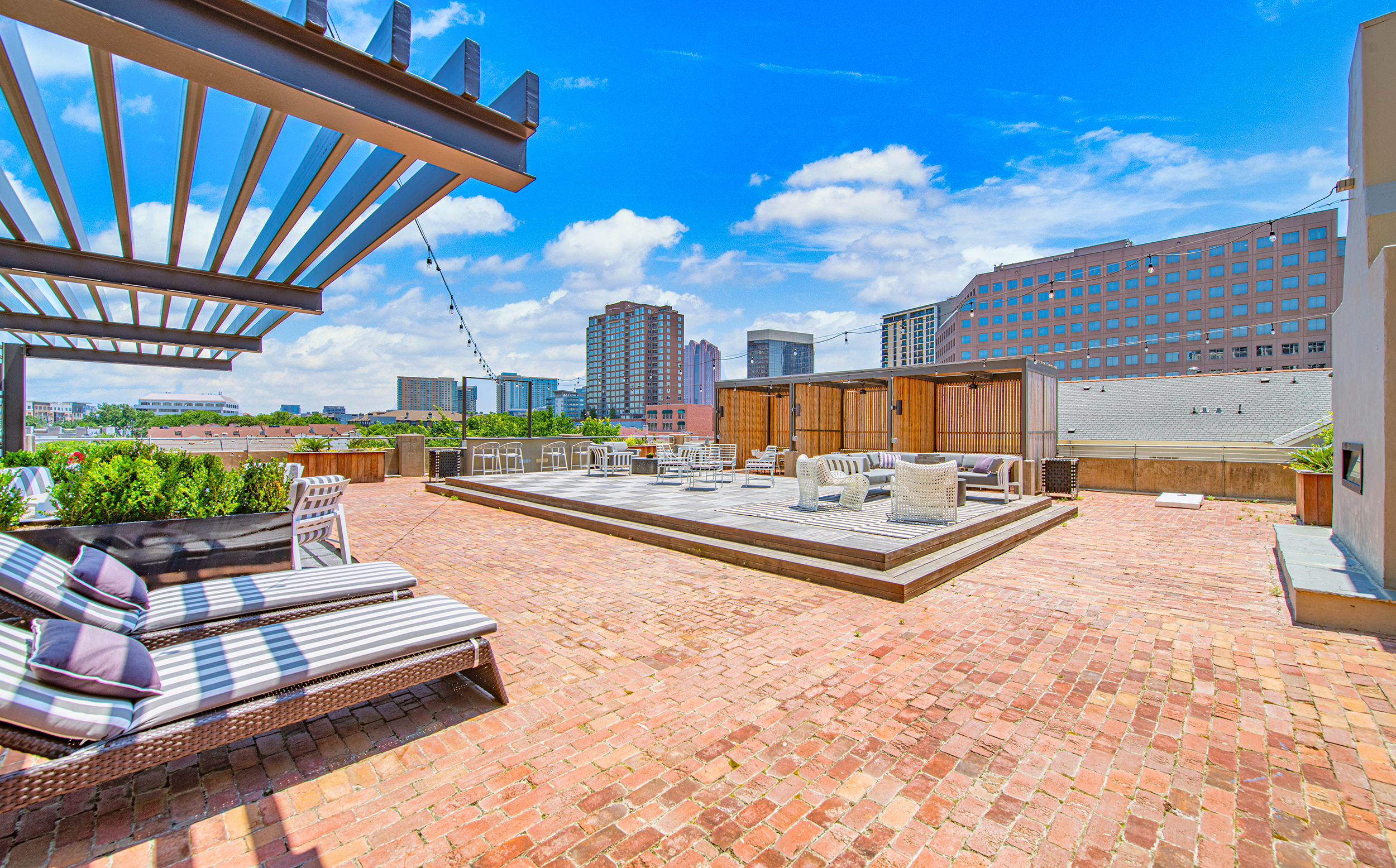 Sky terrace at MAA McKinney Ave luxury apartment homes in Dallas, TX