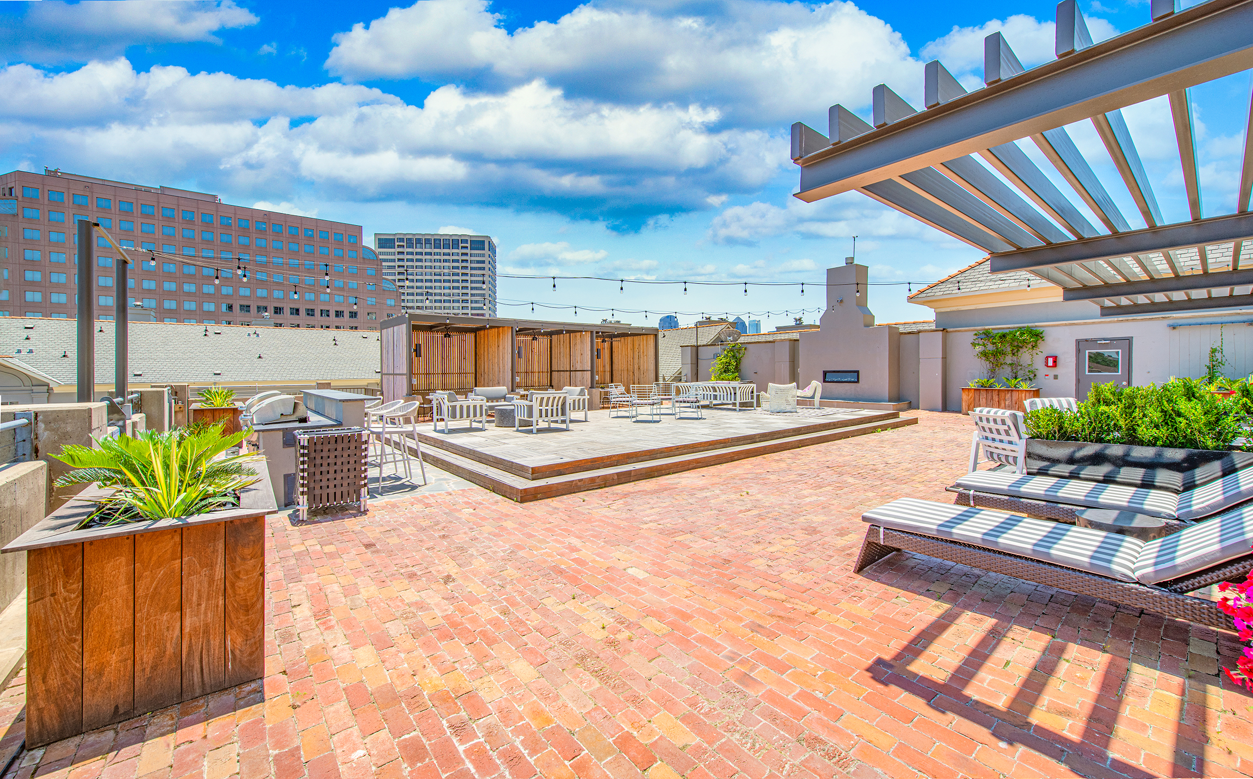 Sky terrace at MAA McKinney Ave luxury apartment homes in Dallas, TX