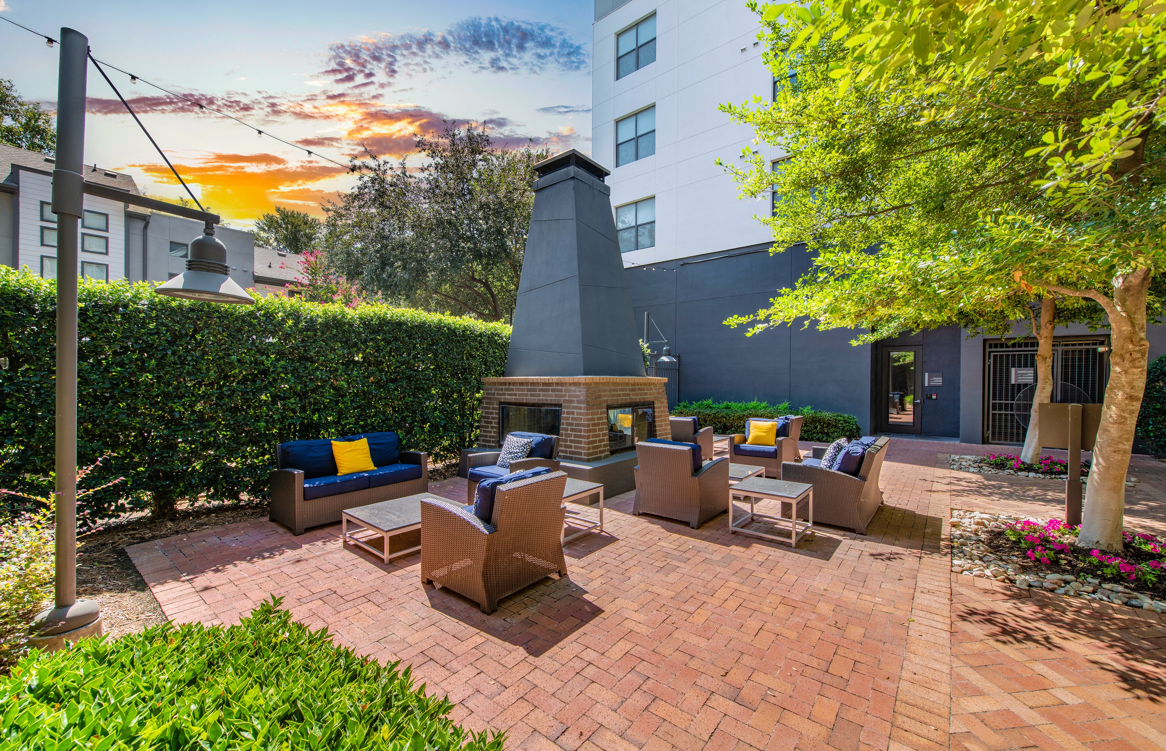 Courtyard at MAA Medical District luxury apartment homes in Dallas, TX