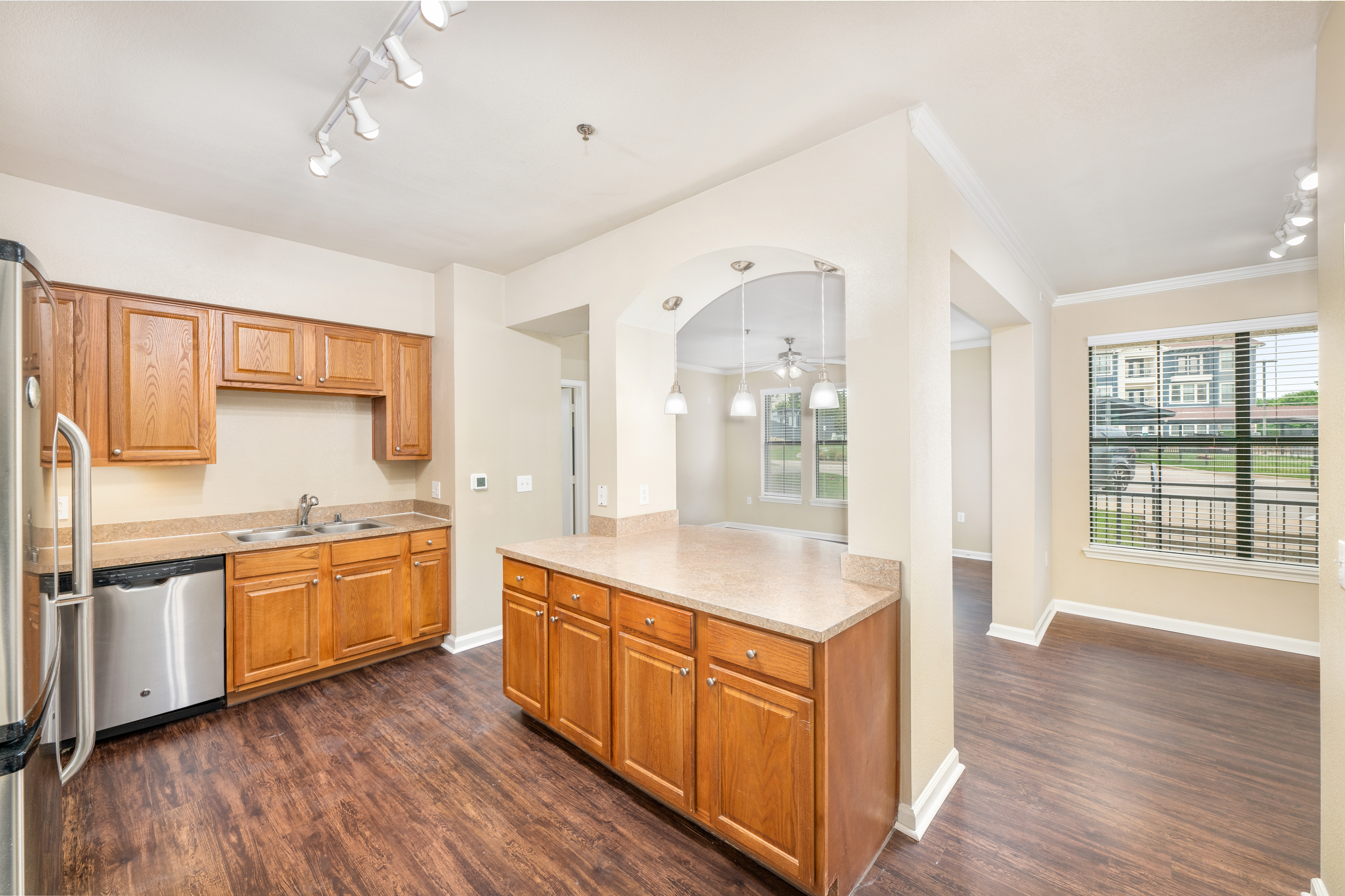 Kitchen at MAA Starwood luxury apartment homes in Frisco, TX