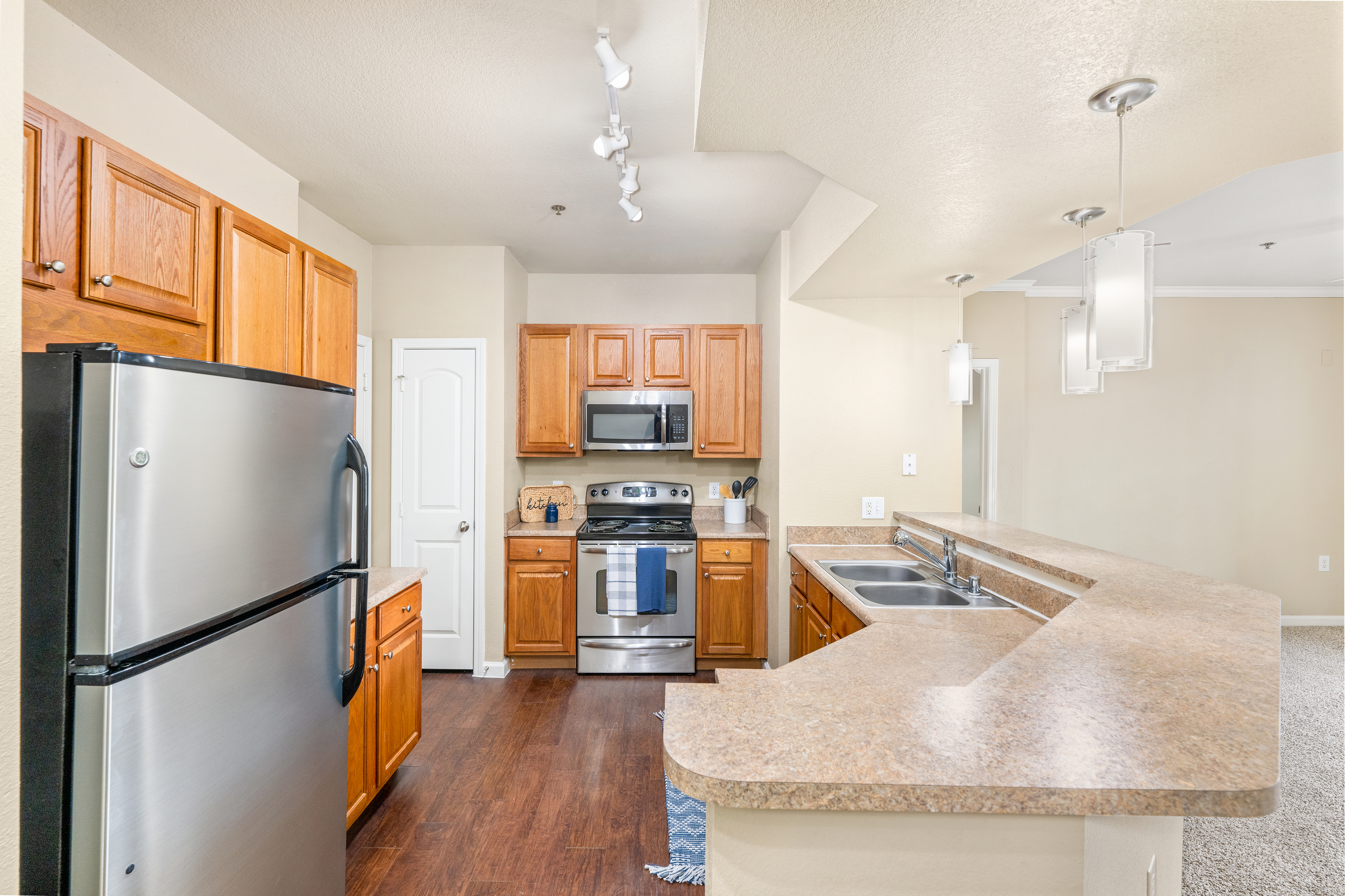Kitchen at MAA Starwood luxury apartment homes in Frisco, TX