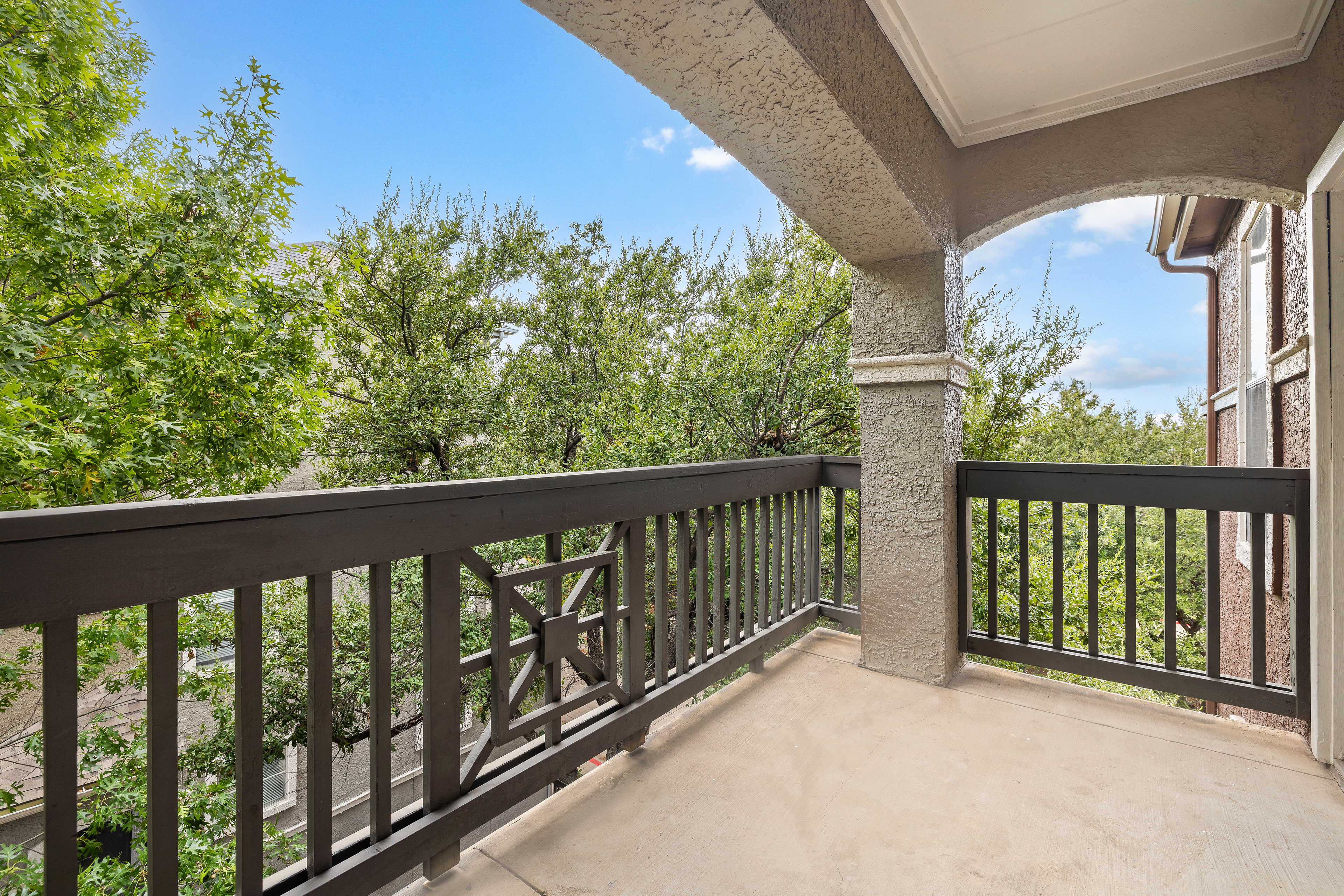 Porch at MAA Valley Ranch luxury apartment homes in Irving, TX