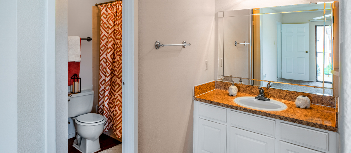 Bathroom to MAA Cypresswood luxury apartment homes in Houston, TX