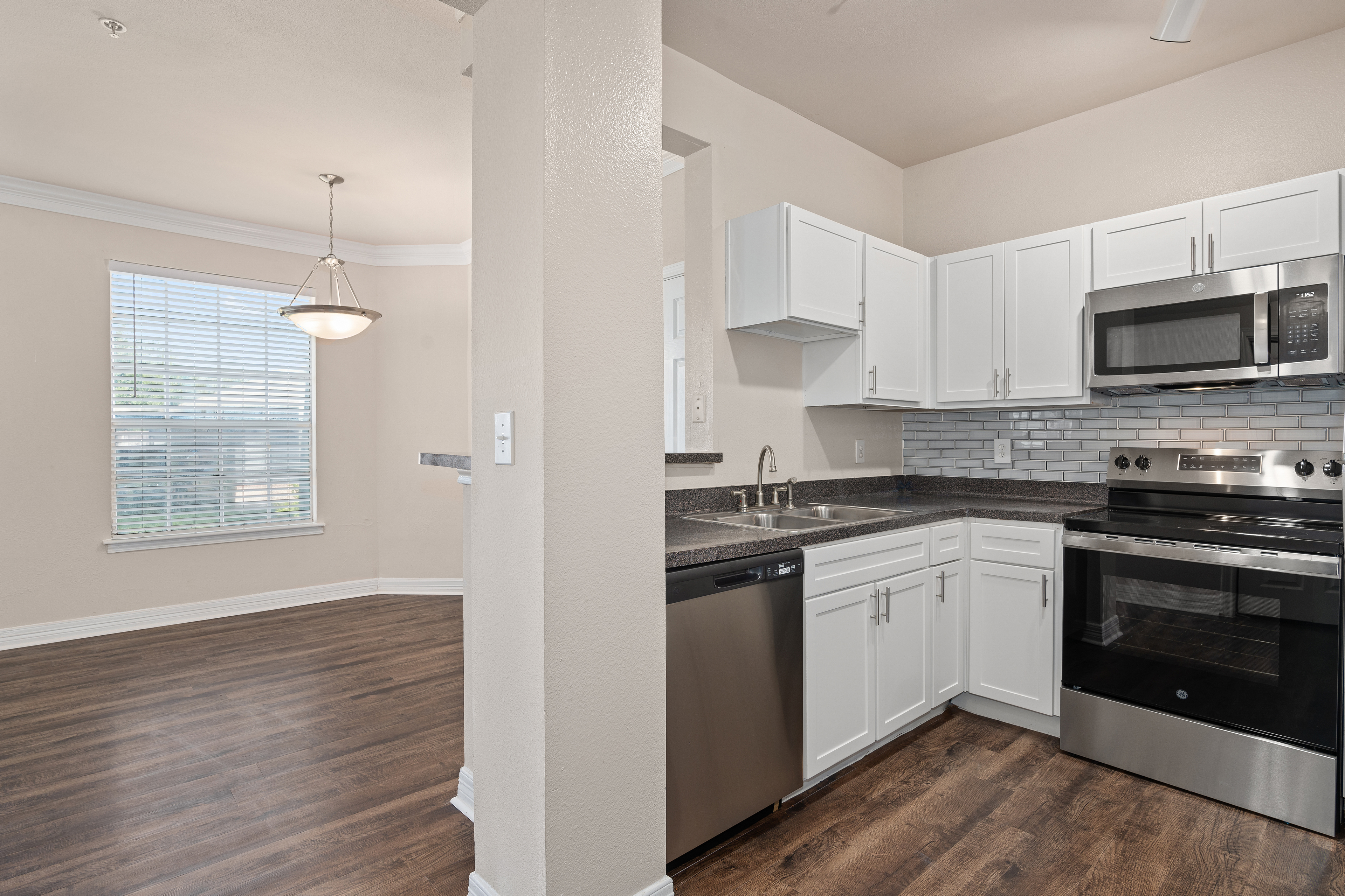 Kitchen at MAA Ranchstone luxury apartment homes in Houston, TX