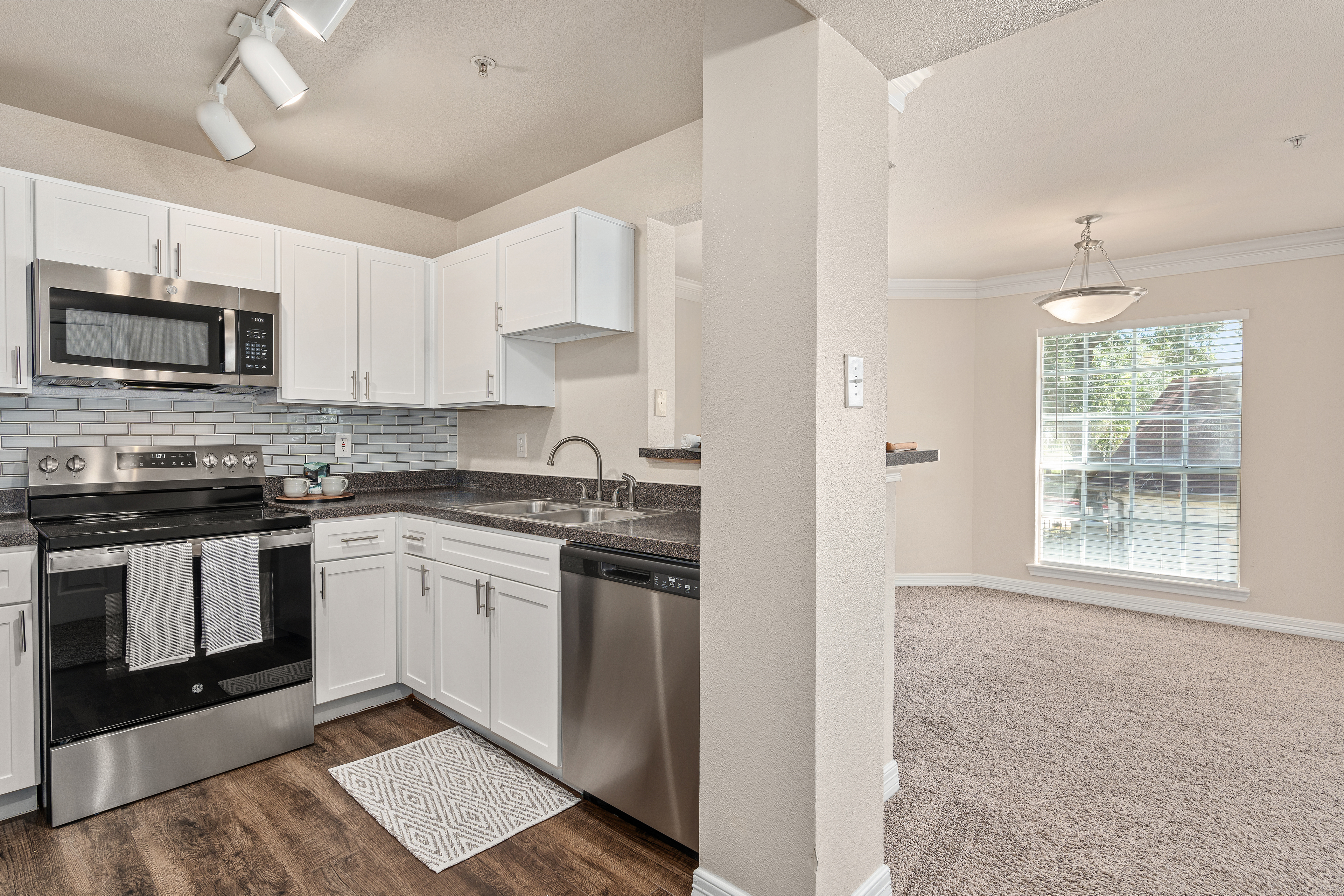 Kitchen at MAA Ranchstone luxury apartment homes in Houston, TX