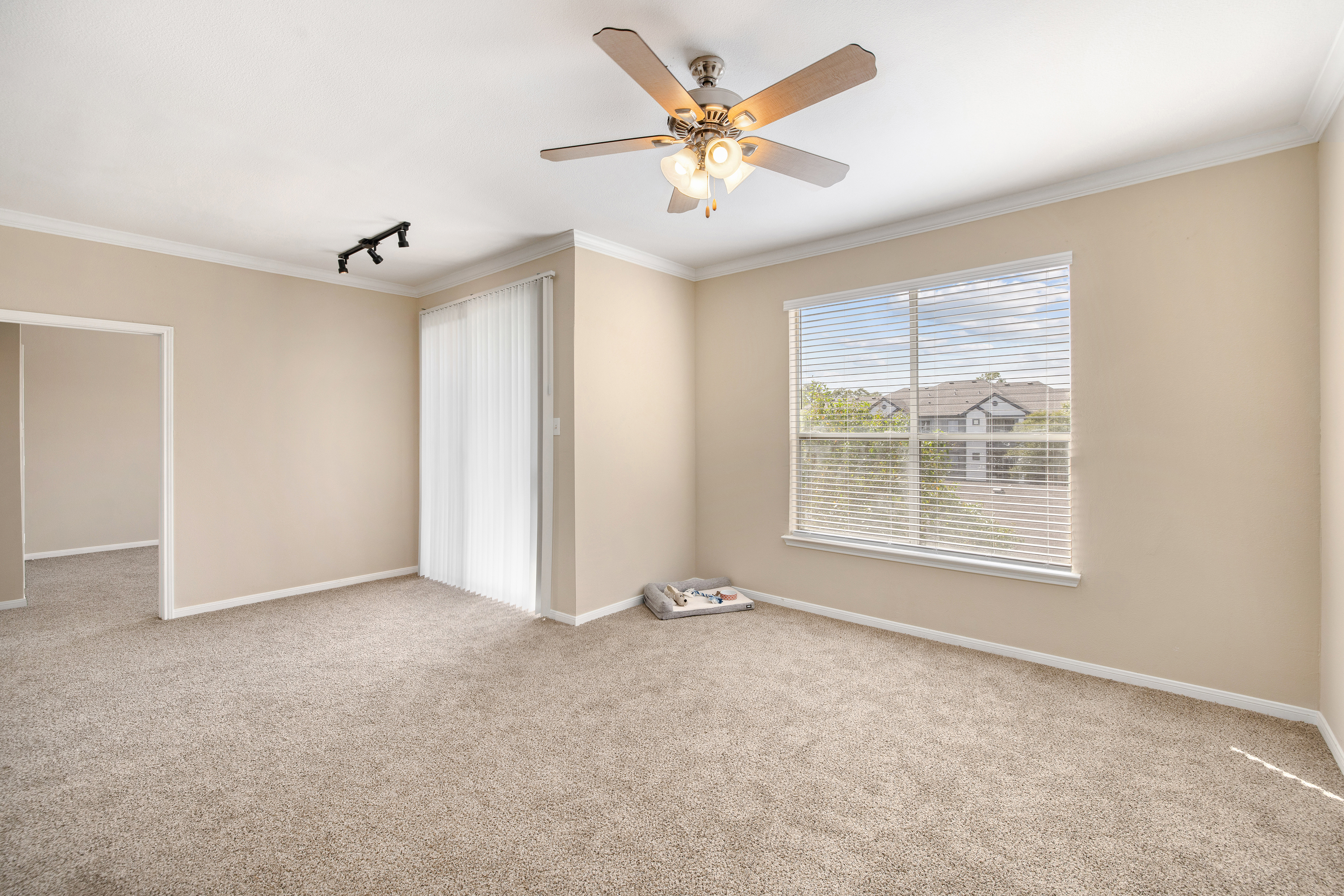 Living room at MAA Woodwind luxury apartment homes in Houston, TX